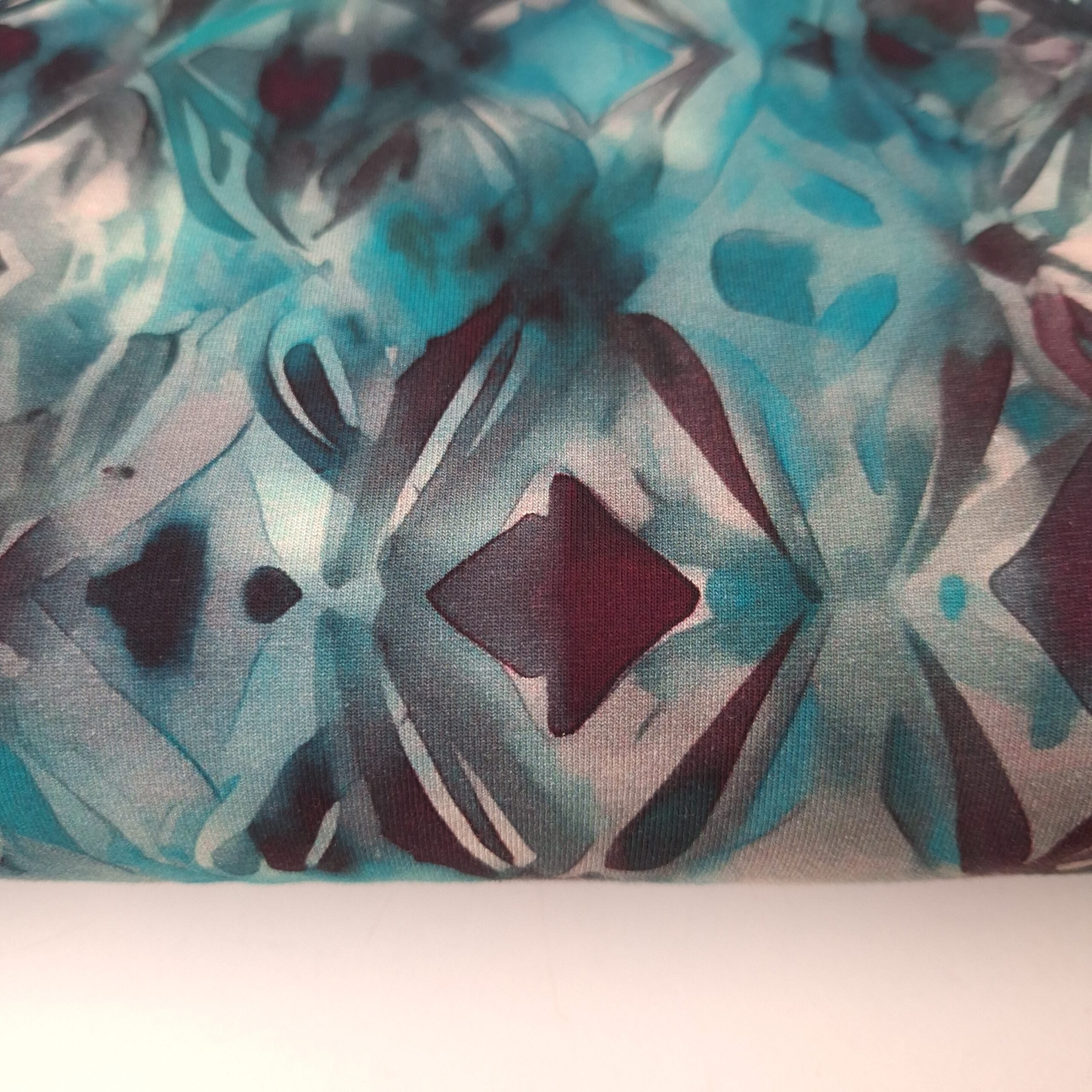 Baumwolljersey dunkeltürkis mit abstraktem Muster