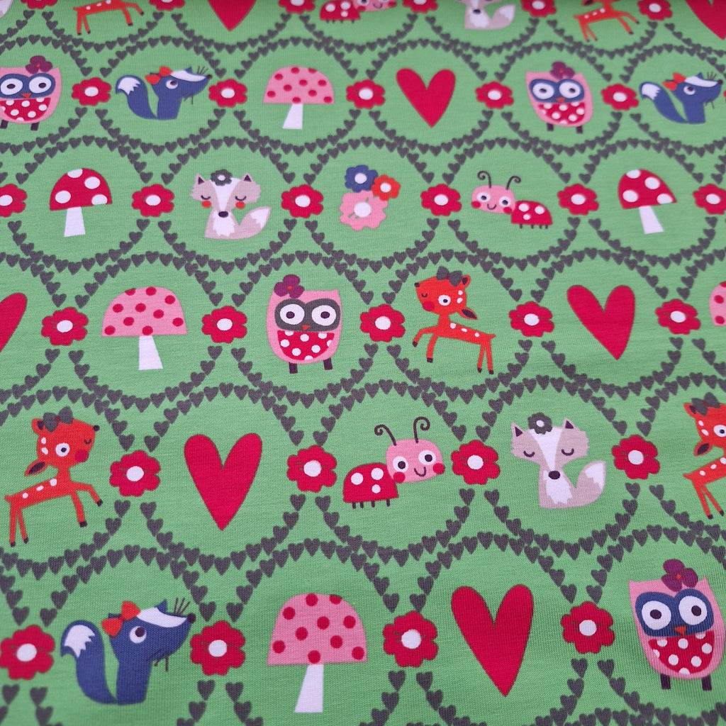 Baumwolljersey hellgrün mit Tier- und Herzmotiven