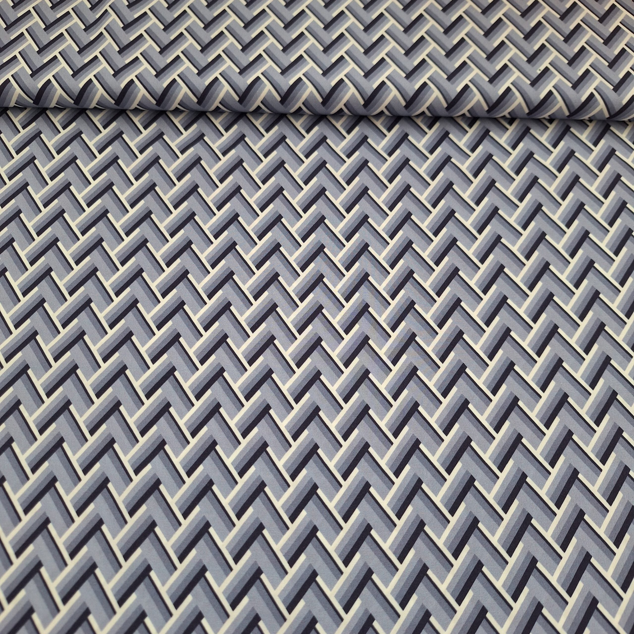 Viskose blau mit geometrischem Muster