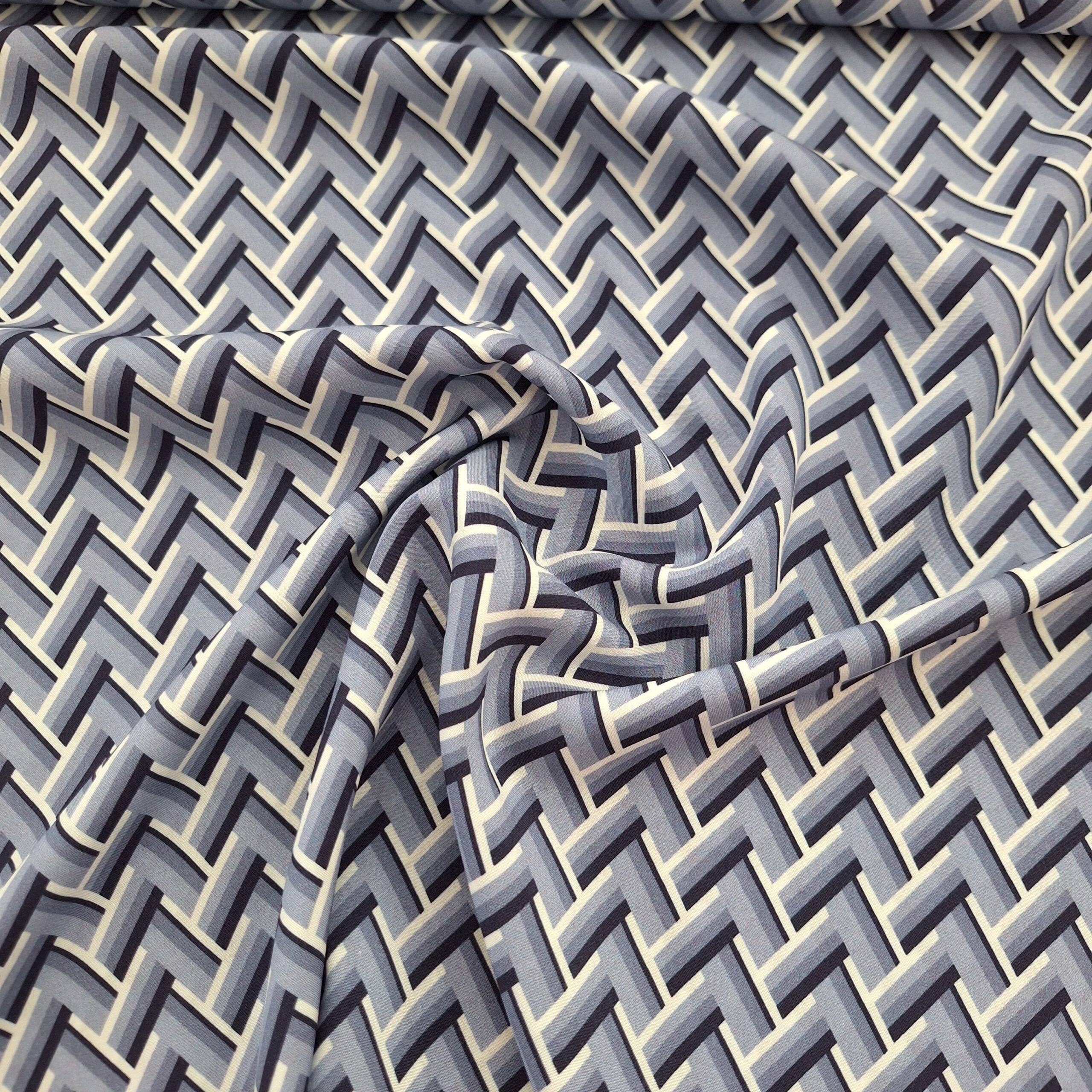 Viskose blau mit geometrischem Muster