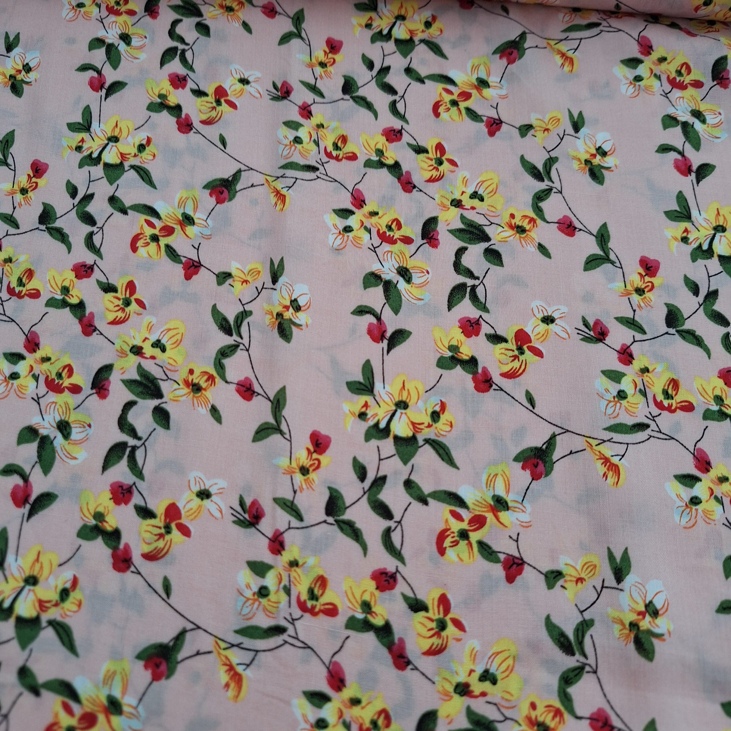 Viskose rosa mit Blüten