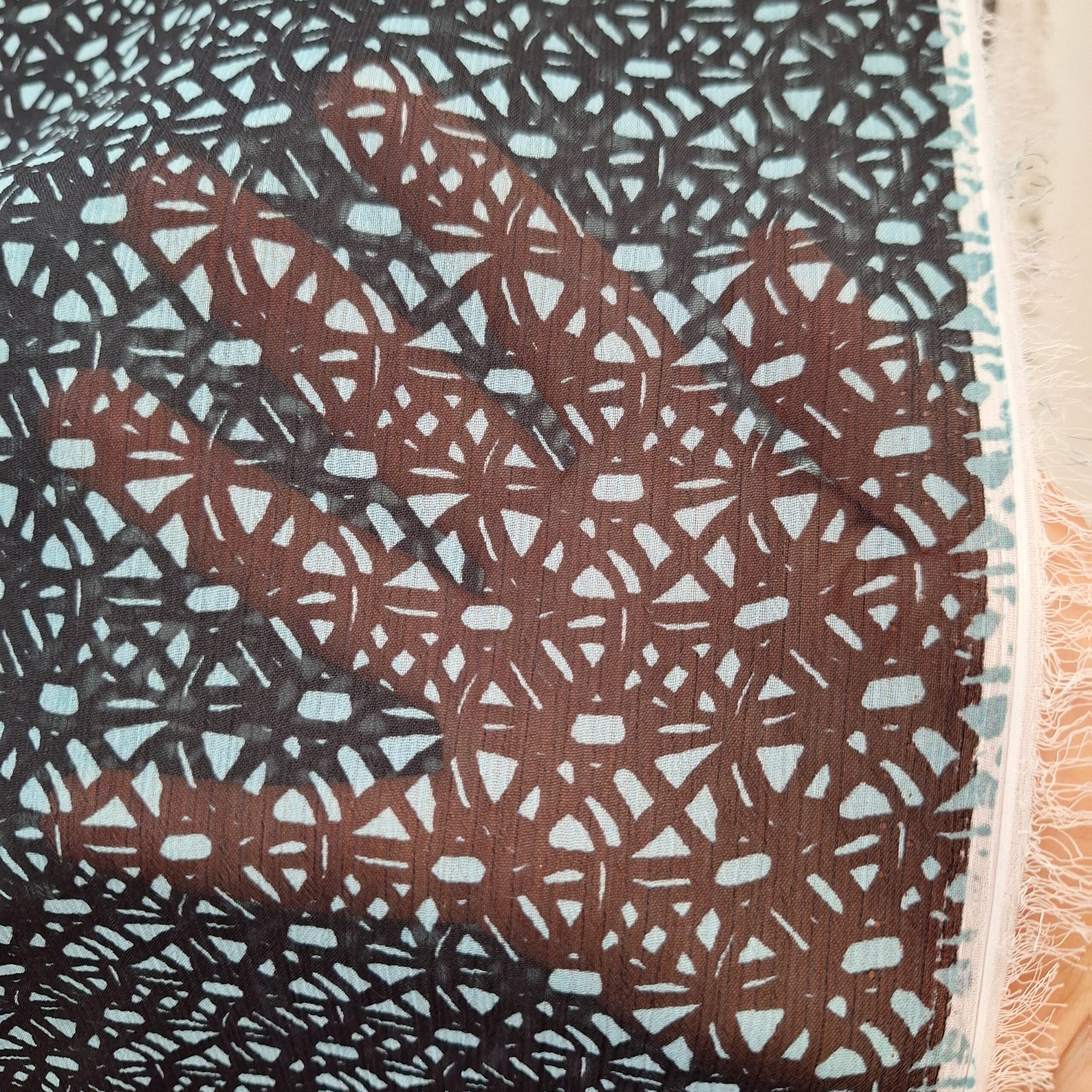 Viskose grün/schwarz gemustert (transparent)