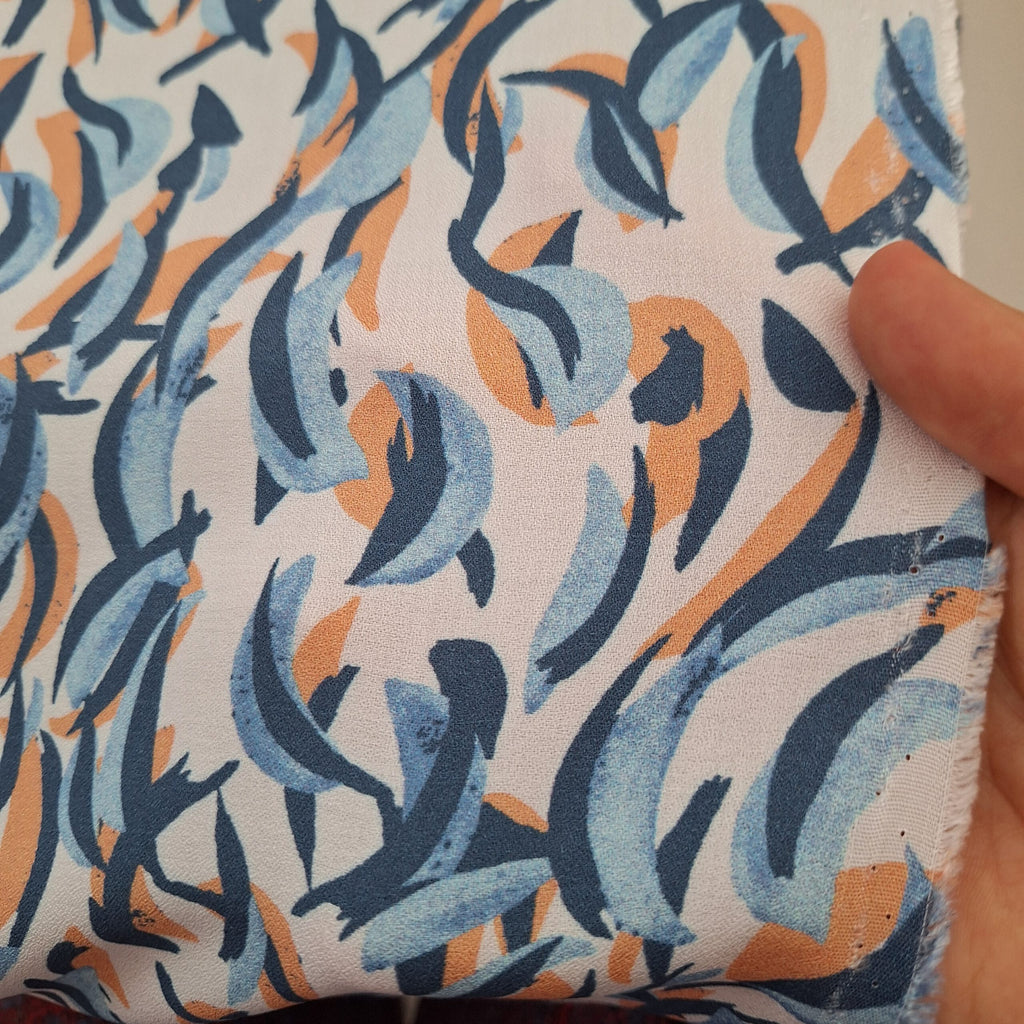 Viskose weiß mit abstraktem Muster