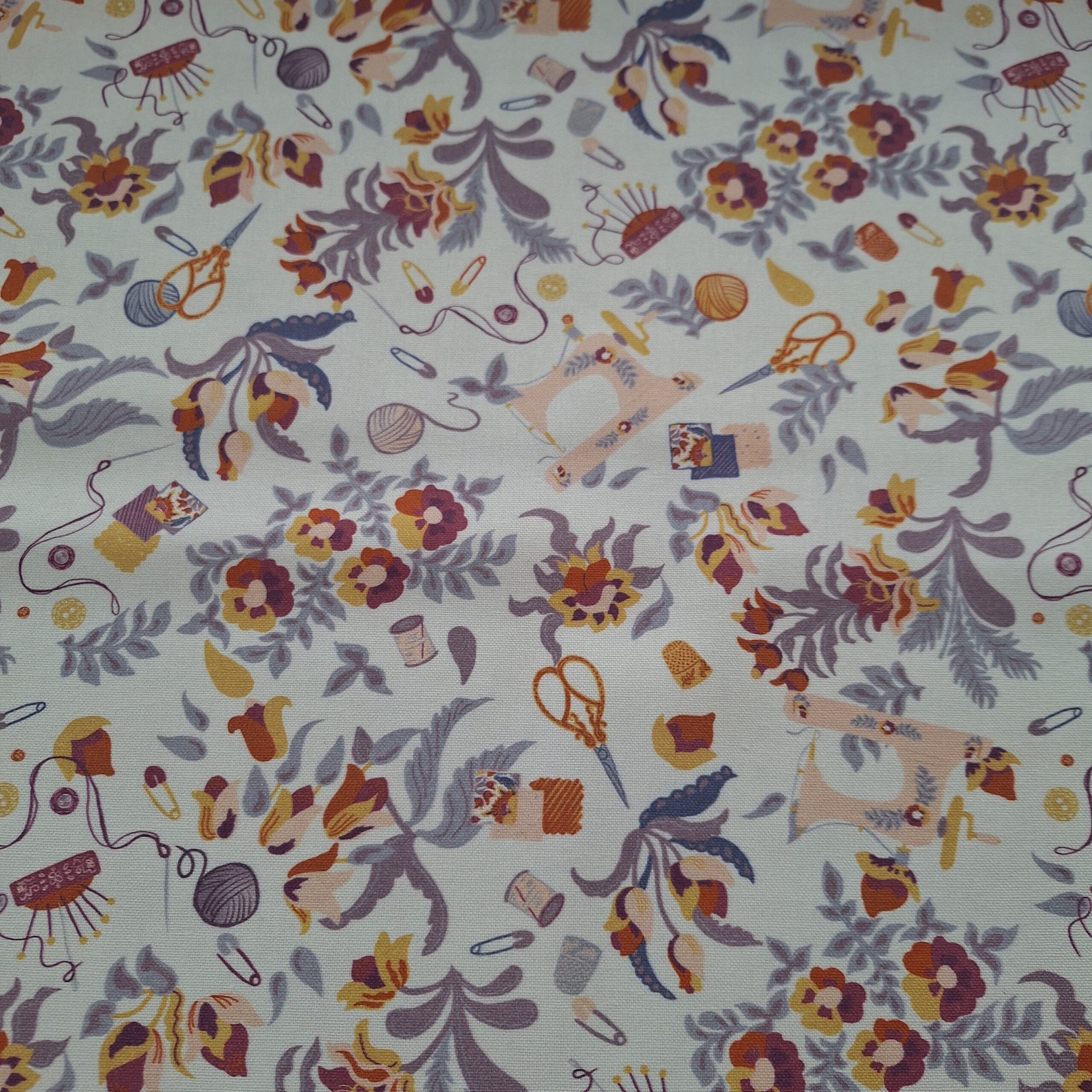 Canvas weiß mit Nähmotiven