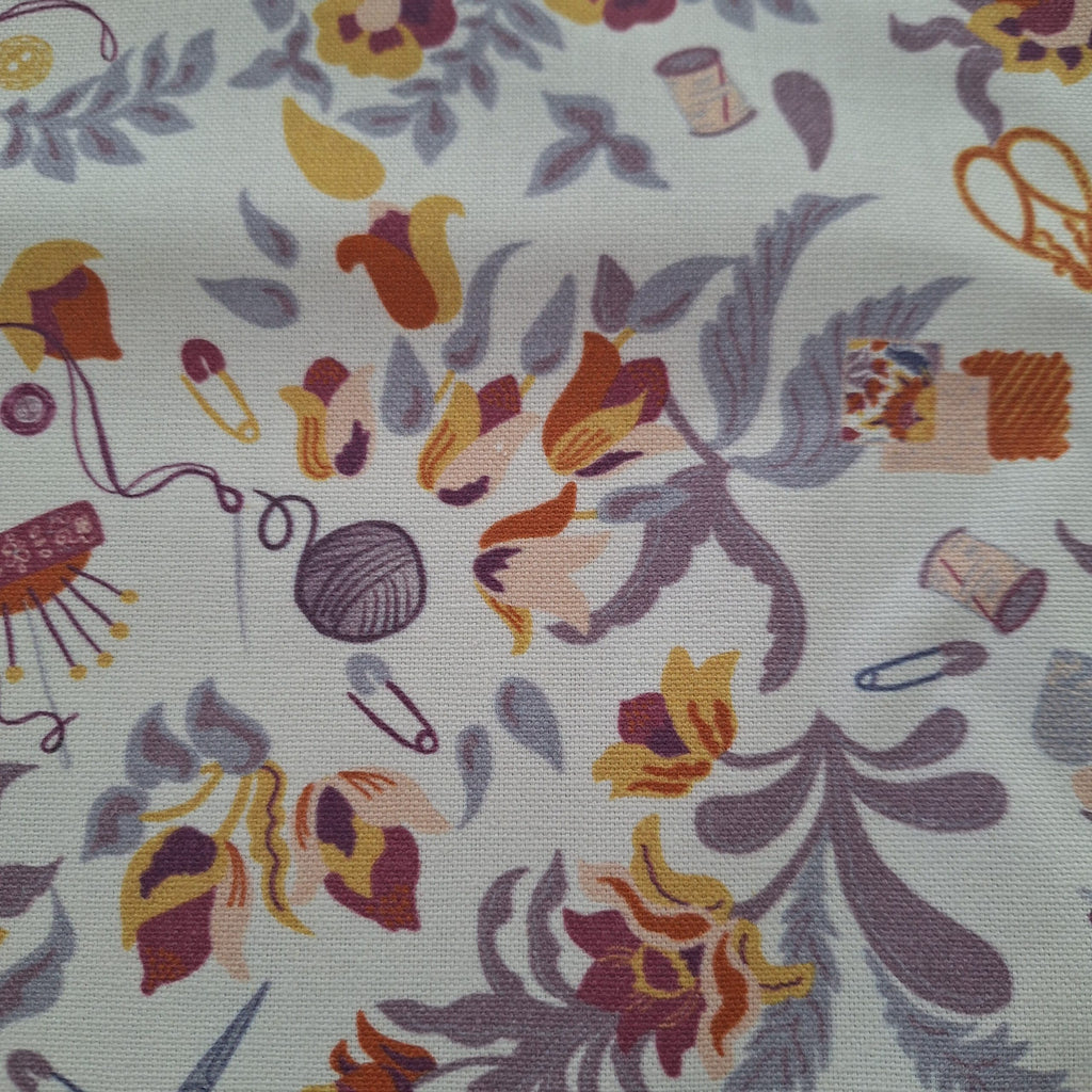 Canvas weiß mit Nähmotiven