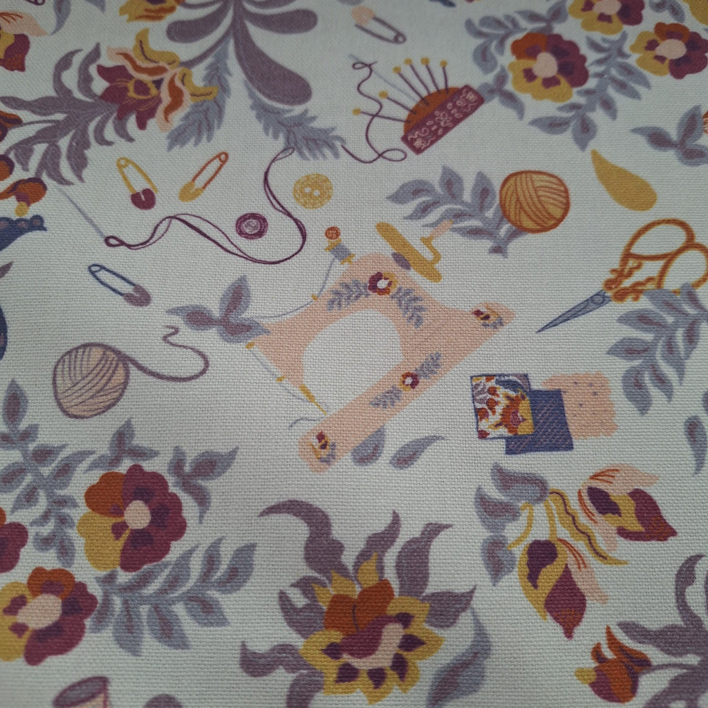 Canvas weiß mit Nähmotiven