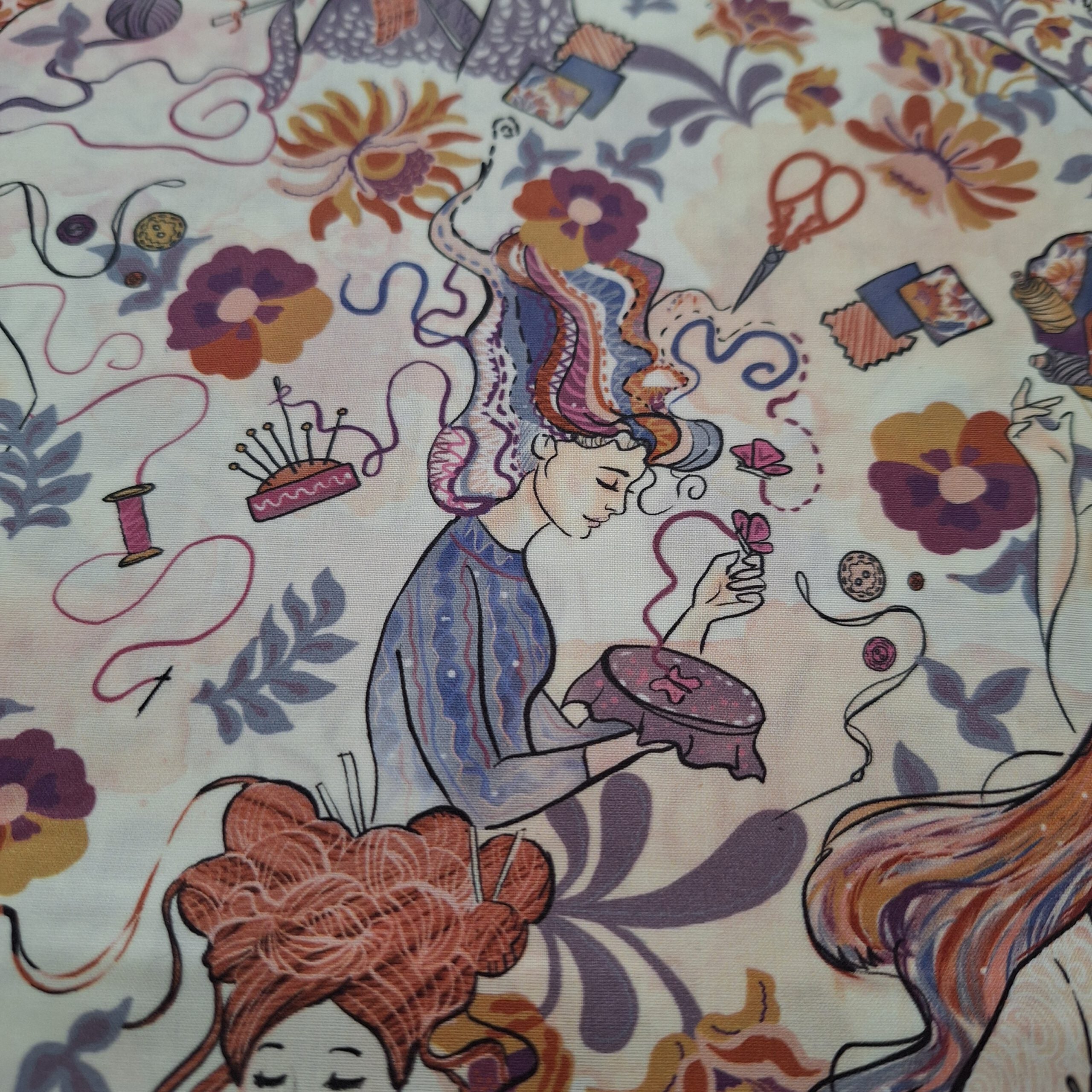 Popeline weiß mit Handarbeitsmotiven