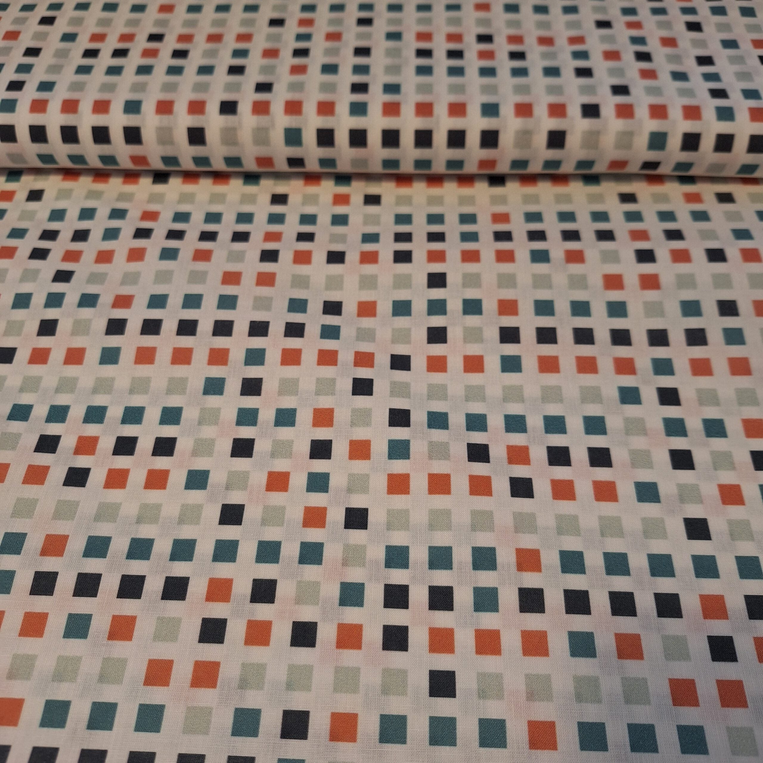 Popeline weiß mit bunten Vierecken