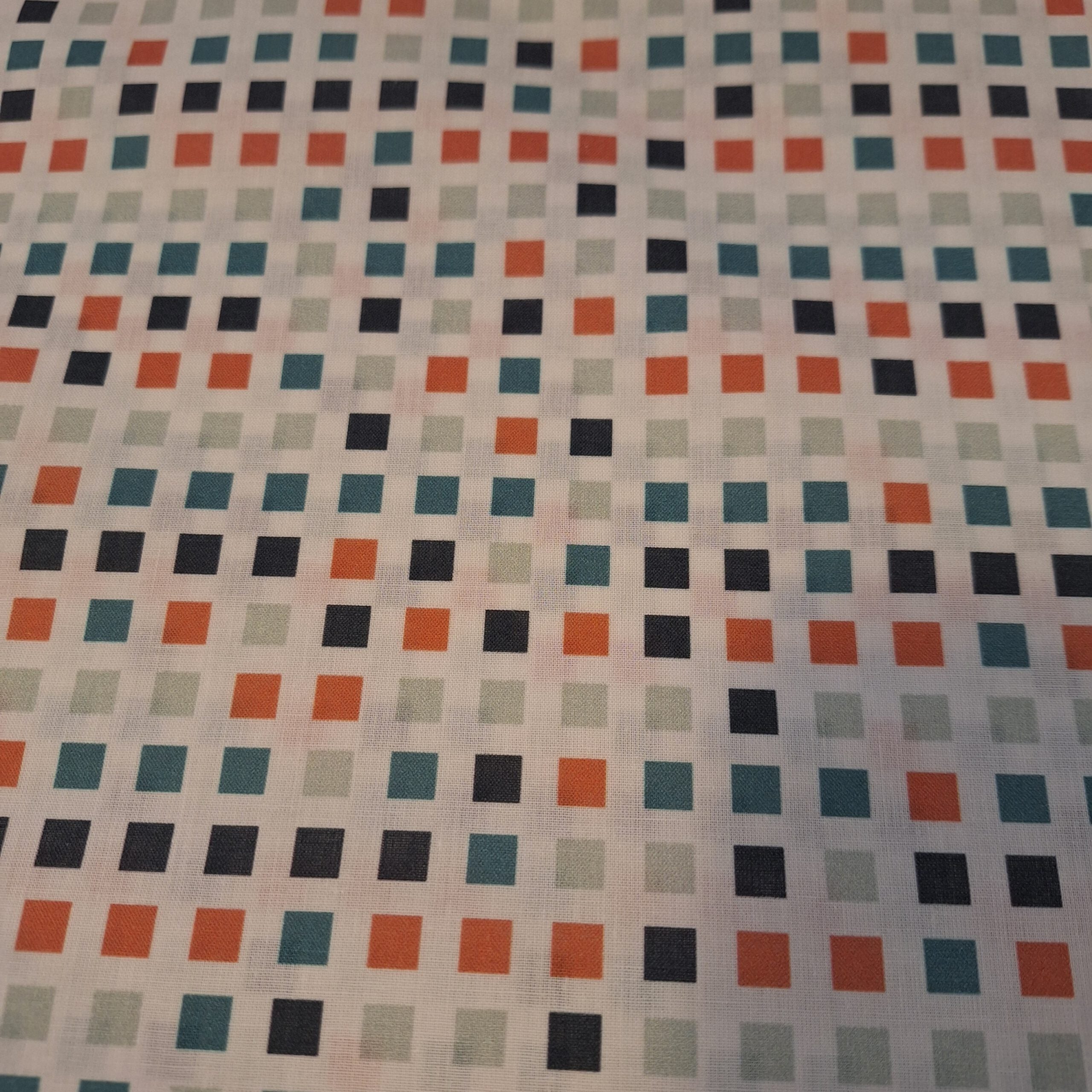 Popeline weiß mit bunten Vierecken