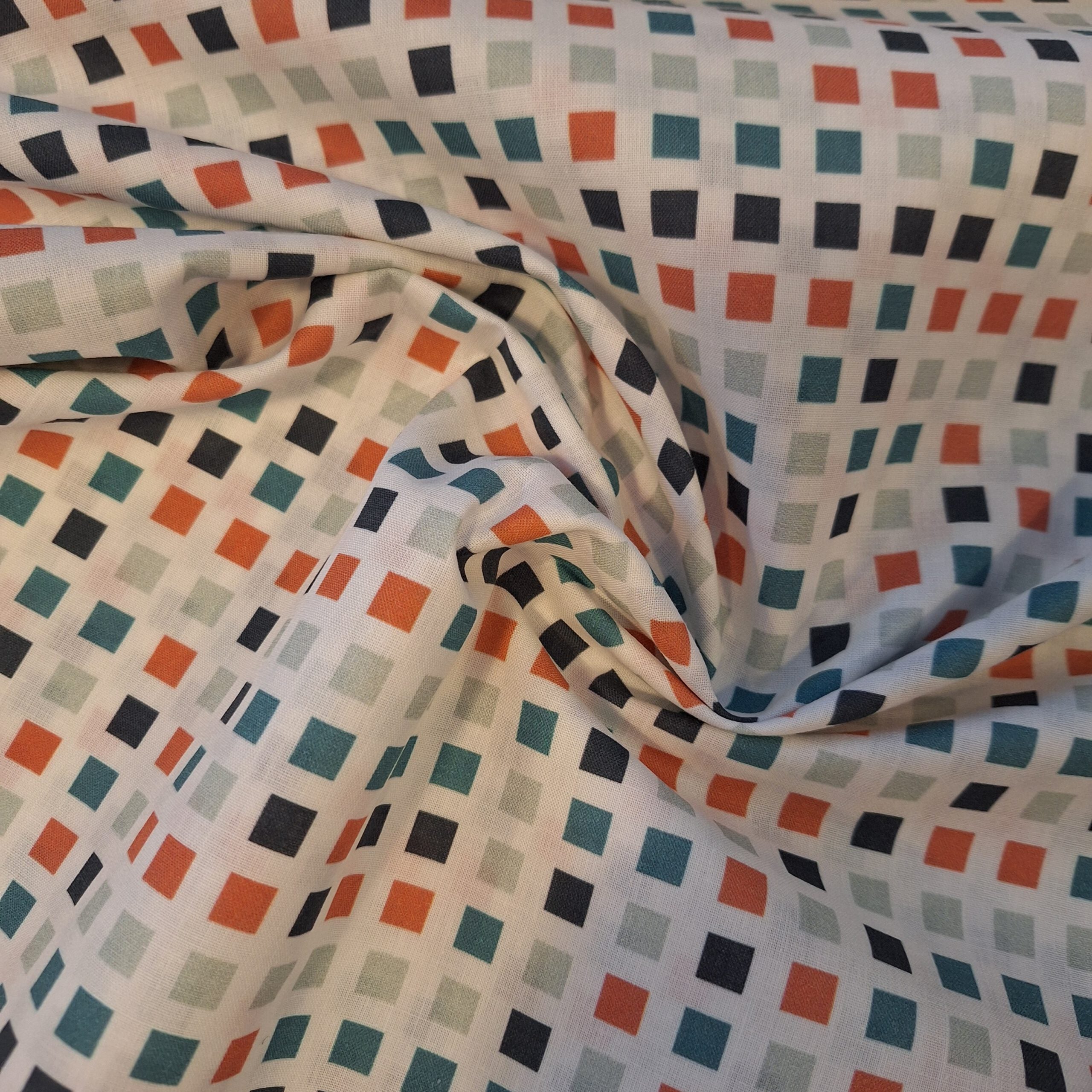 Popeline weiß mit bunten Vierecken