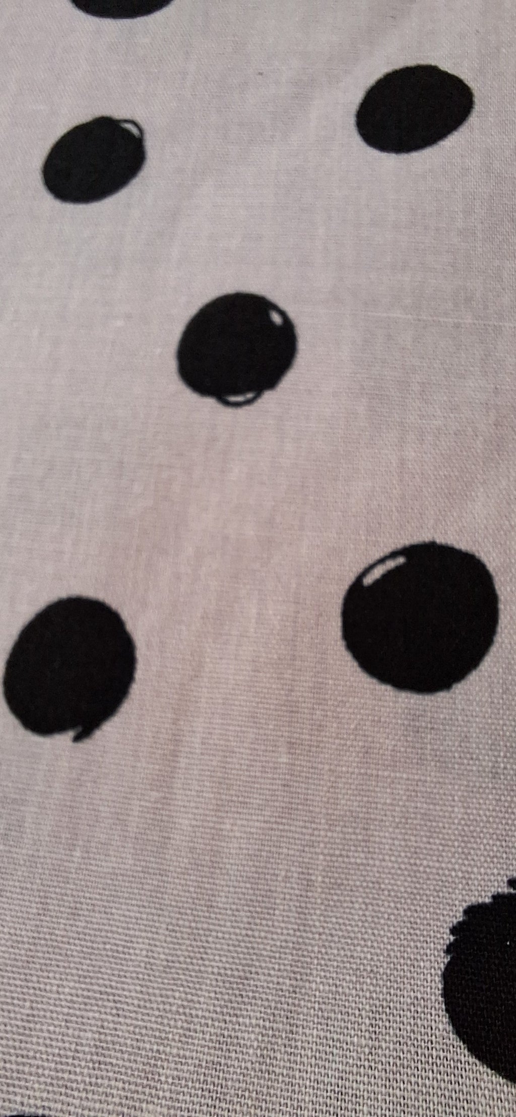 Popeline lila mit schwarzen Punkten