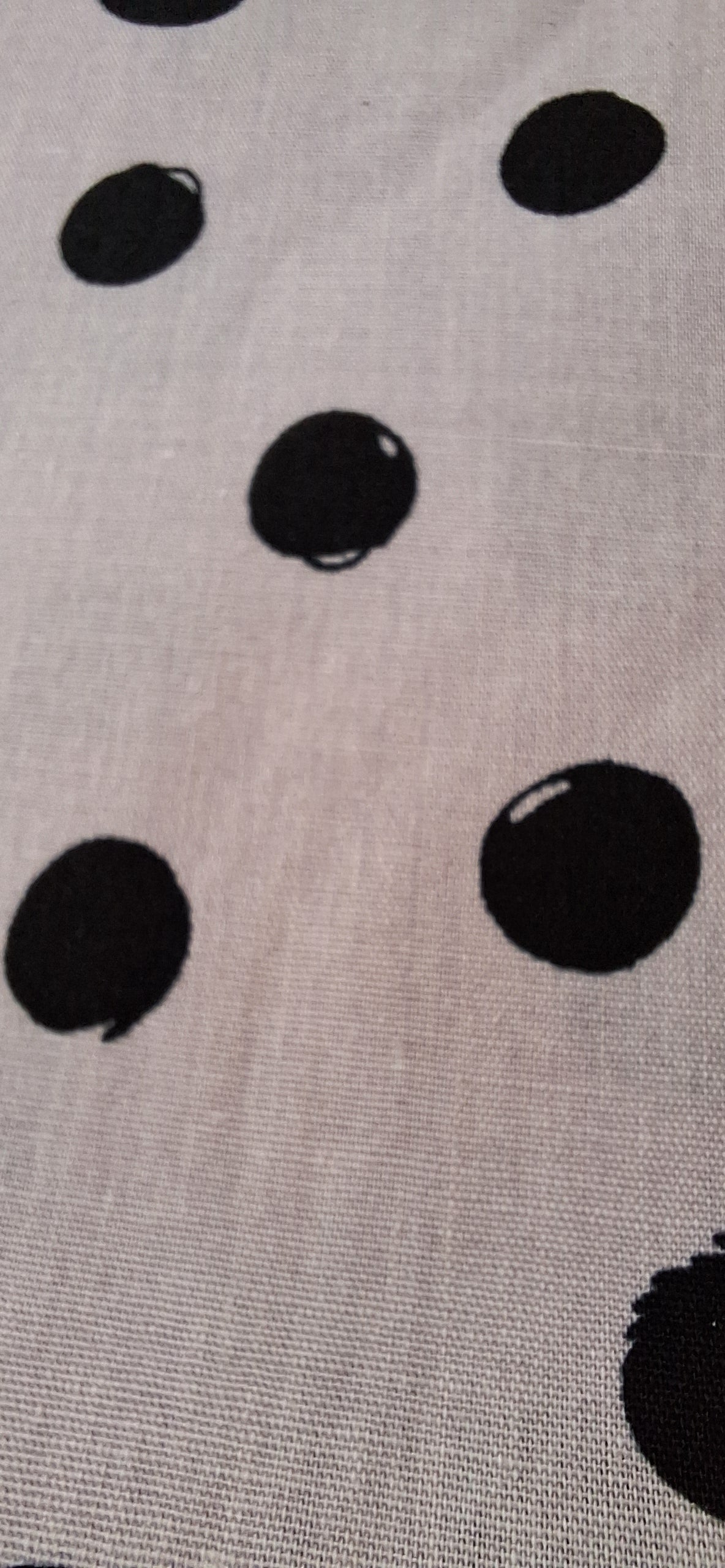 Popeline lila mit schwarzen Punkten