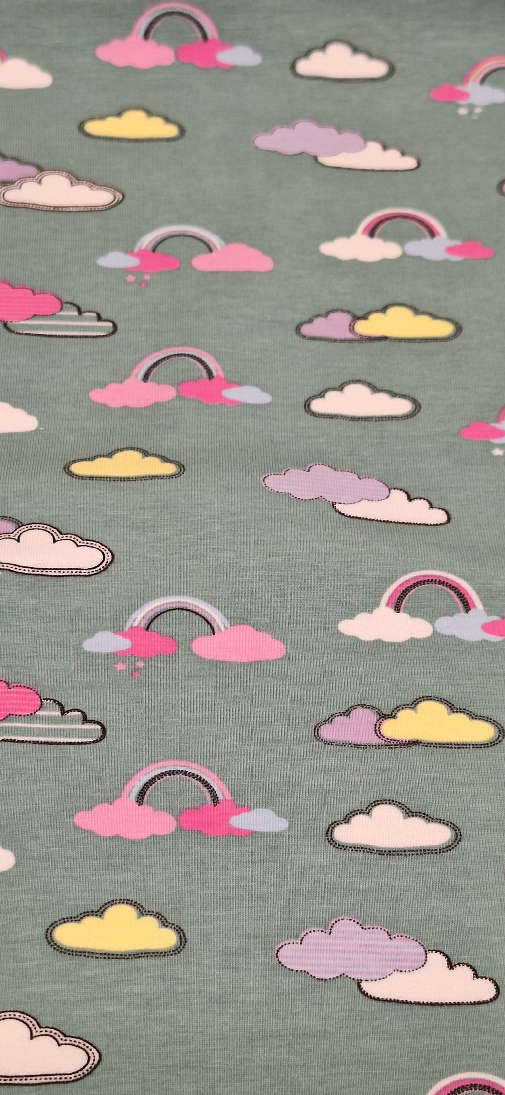 Baumwolljersey dunkelgrün mit Wolken