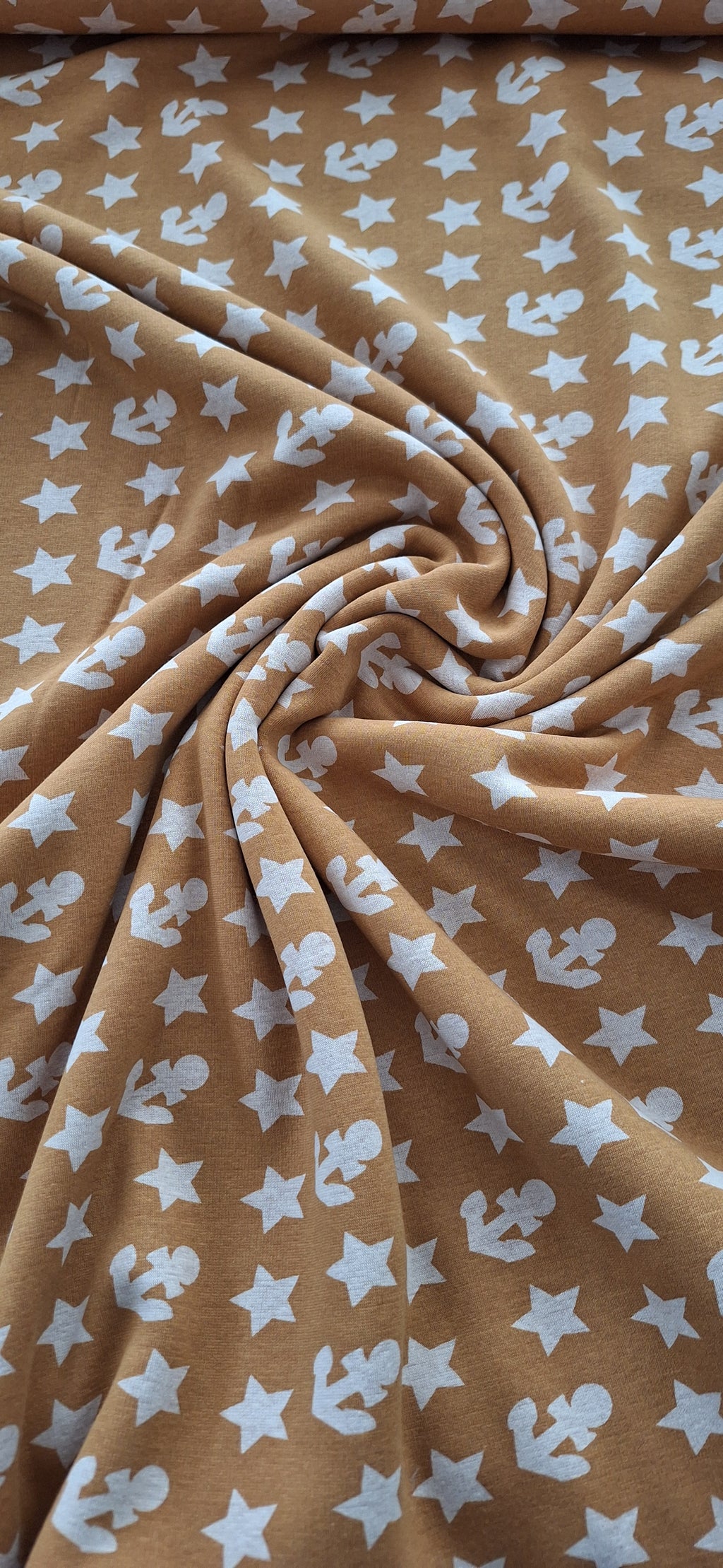 Wintersweat ockerfarben mit Anker und Sternen