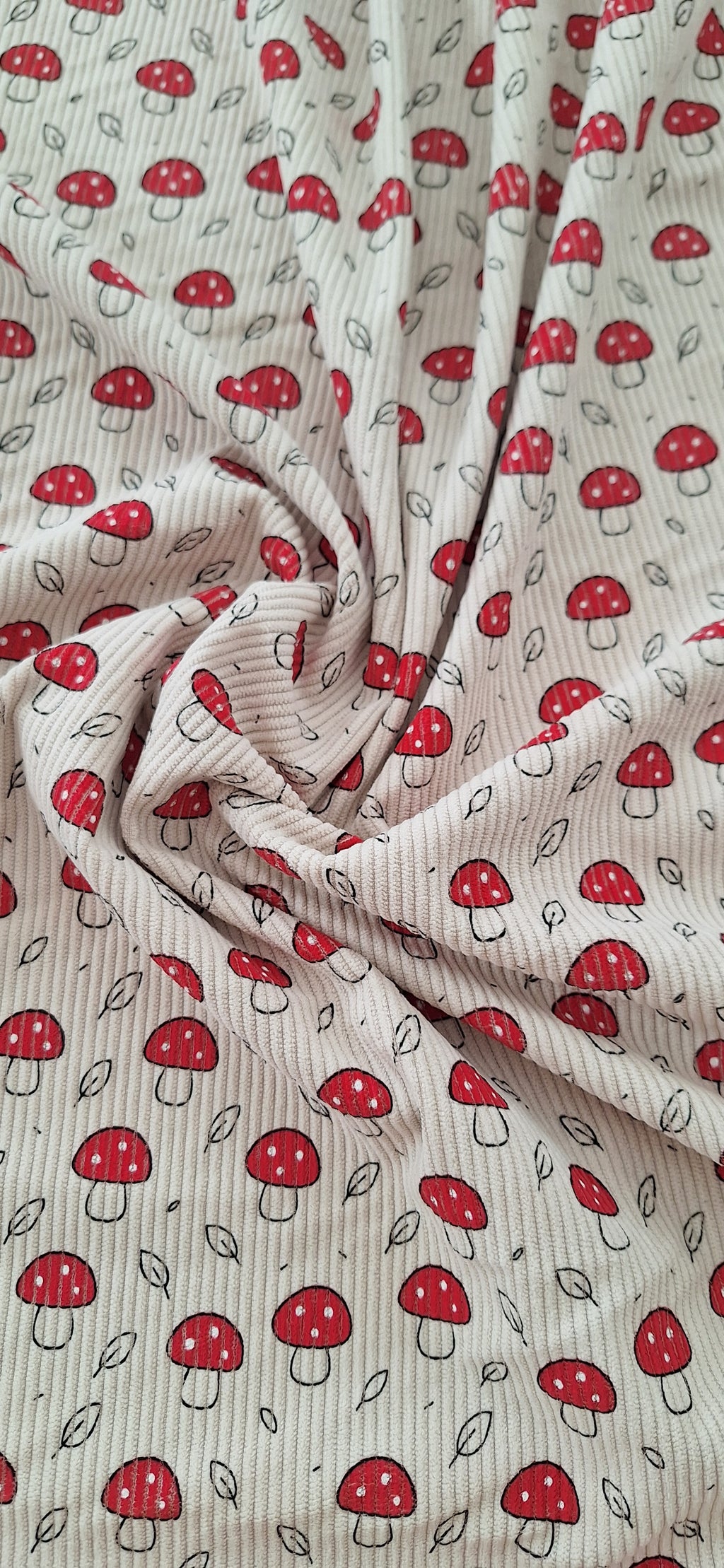 Cord beige mit Pilzen