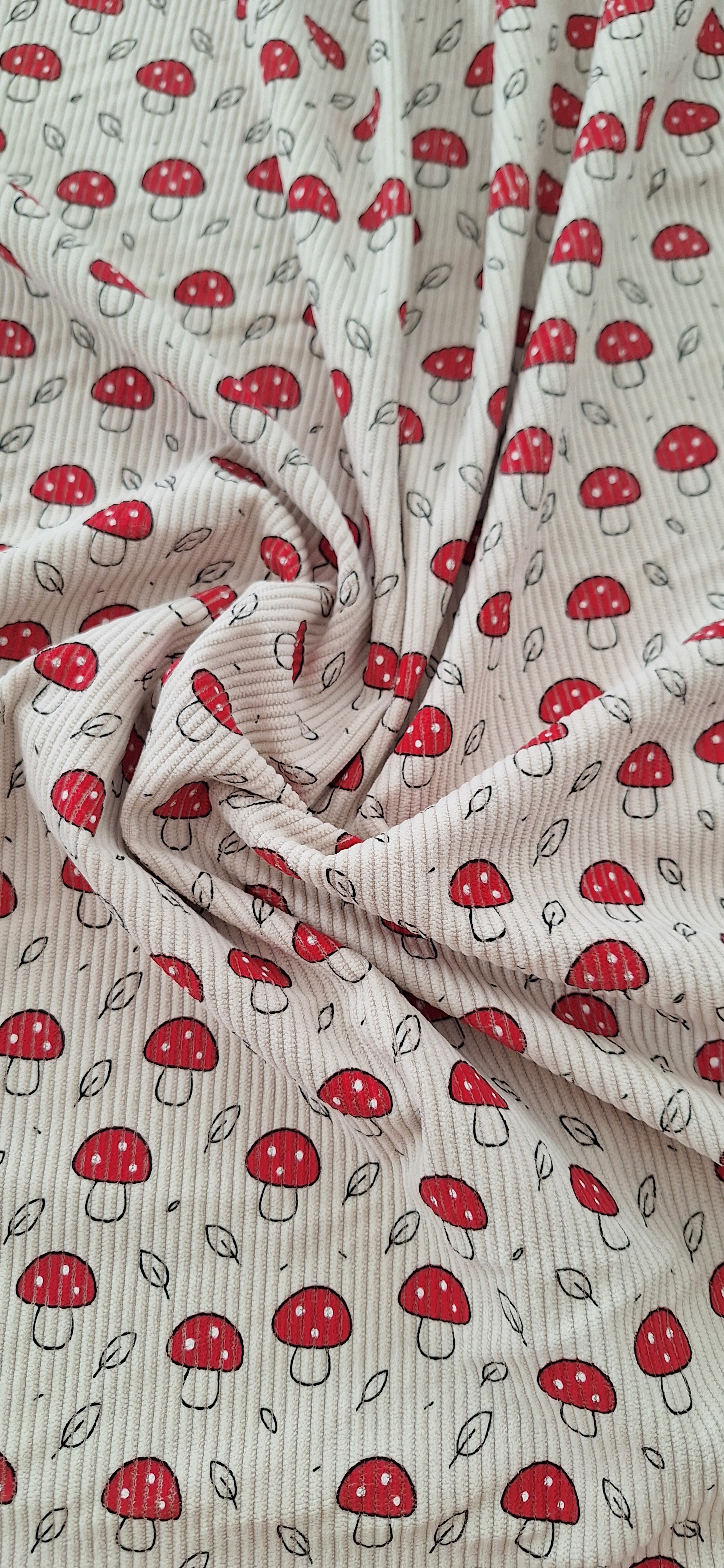Cord beige mit Pilzen