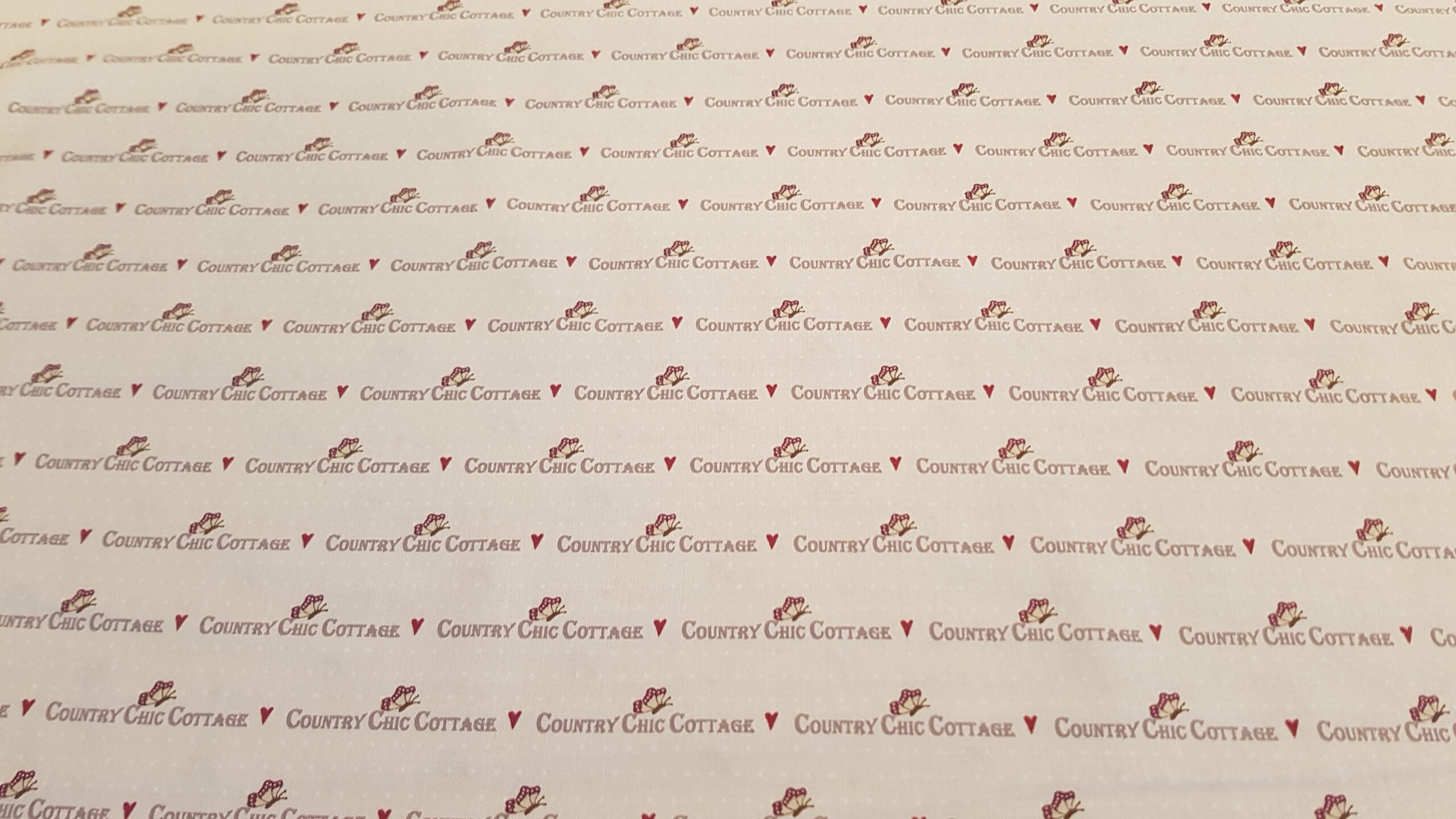 Popeline beige mit Schriftzug "Country Chic Cottage" (Gütermann: Veros World)