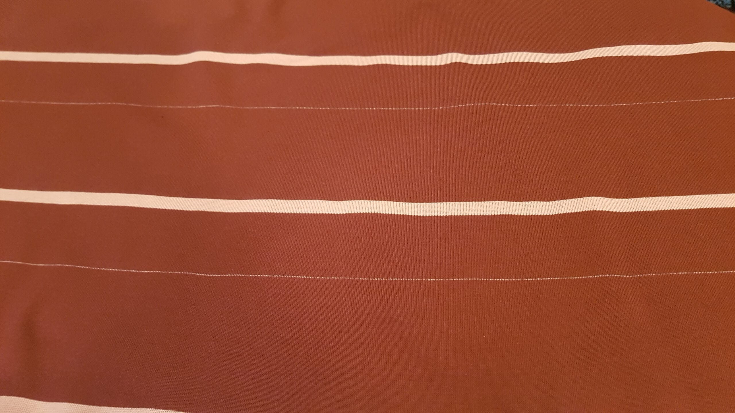 French Terry weinrot/lachsfarben gestreift