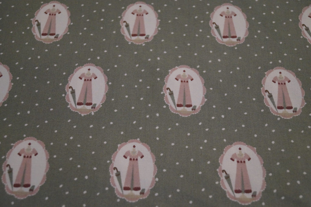 Popeline grün mit Kleidermotiven (Gütermann: Veros World)