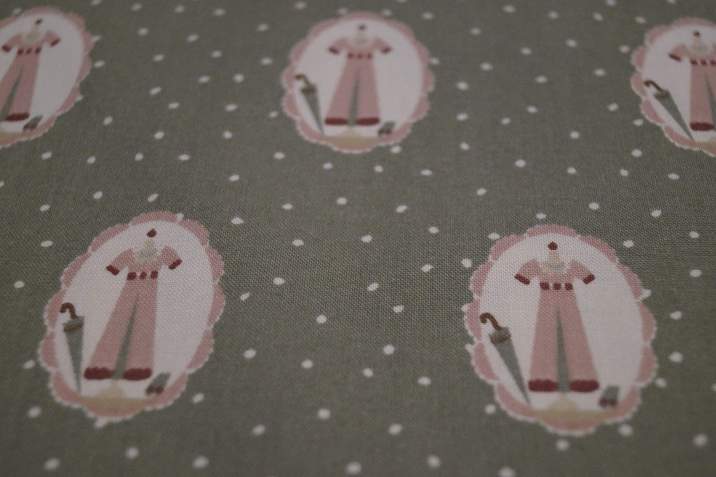 Popeline grün mit Kleidermotiven (Gütermann: Veros World)