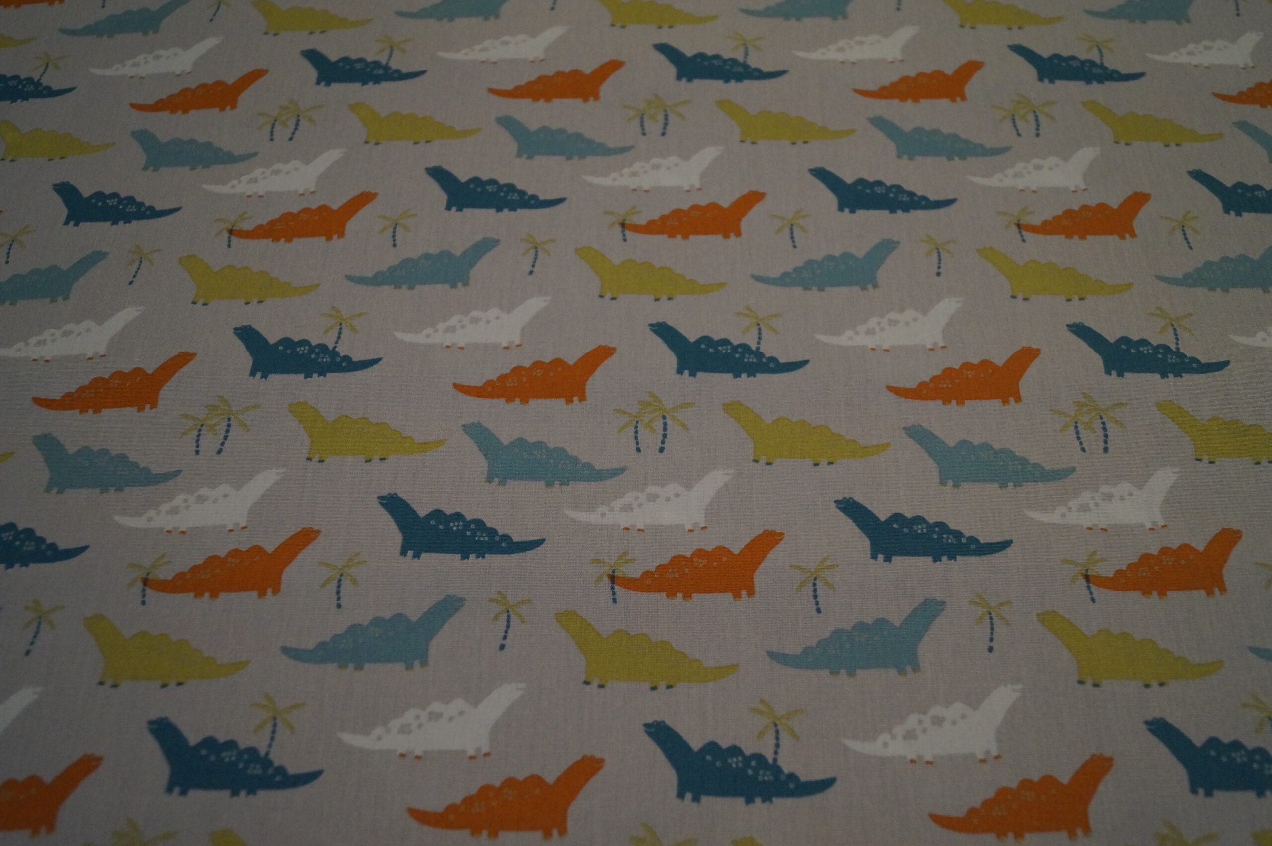 Popeline grau mit Dinos