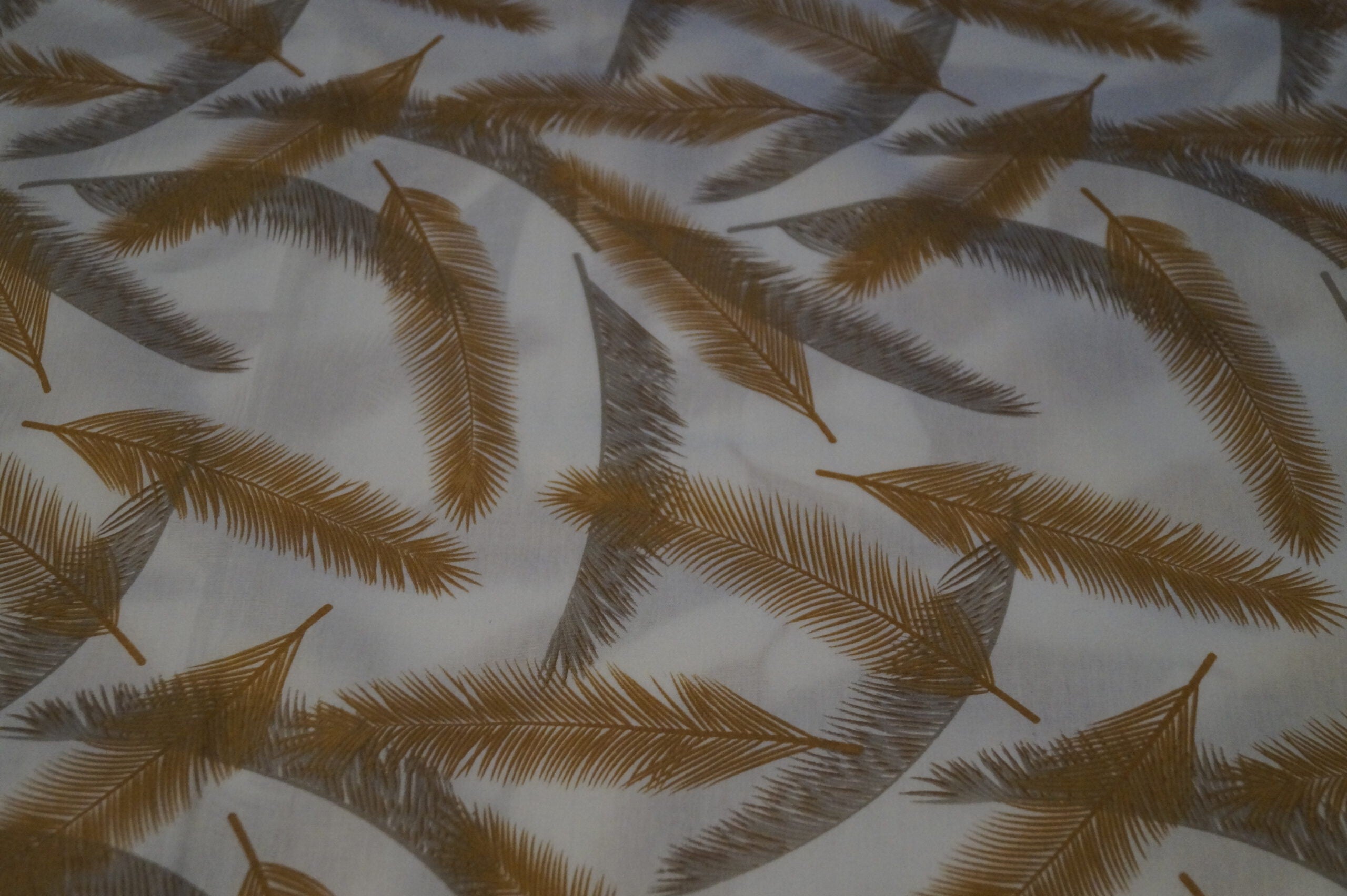 Popeline weiß mit Federn