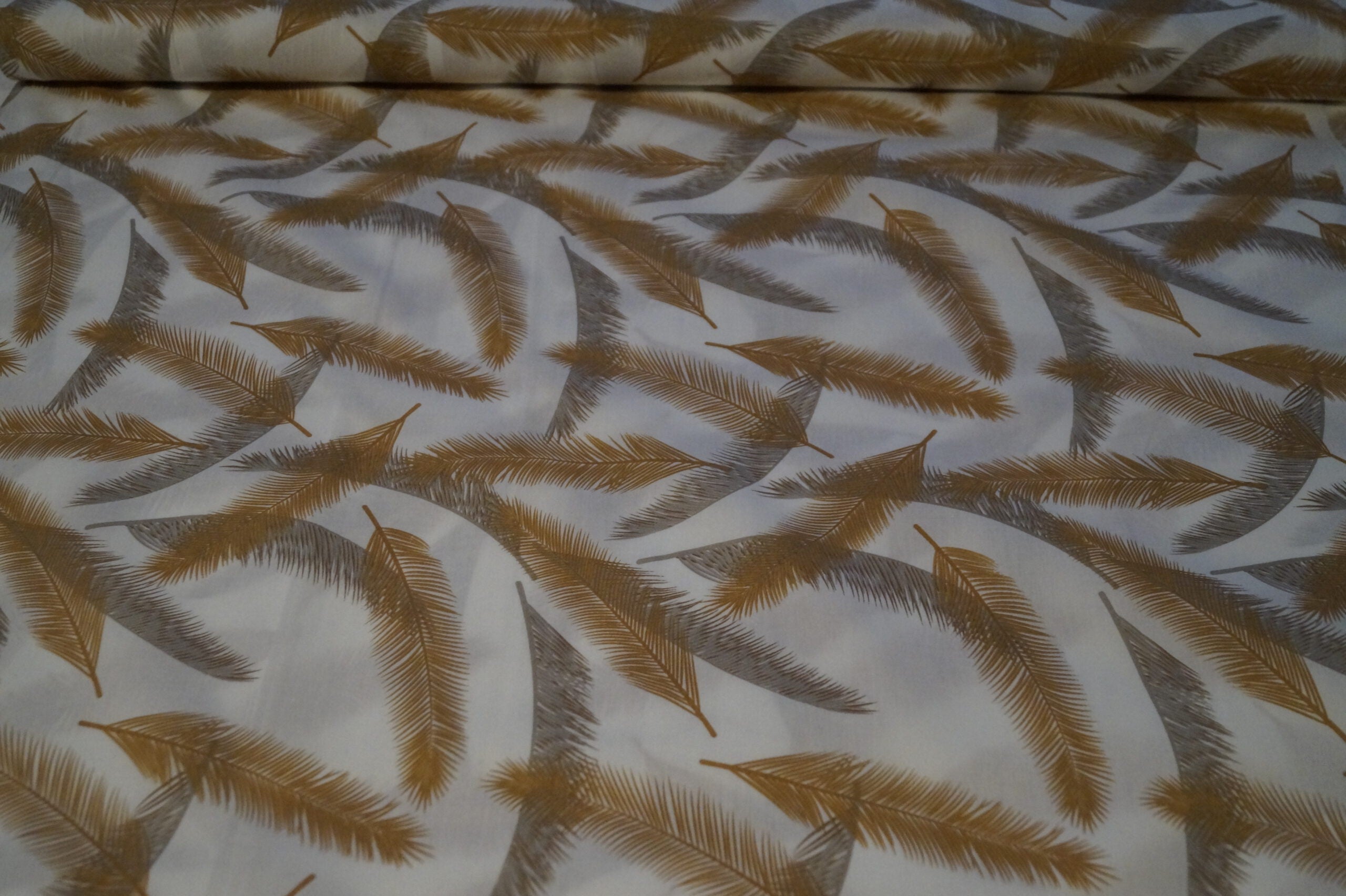 Popeline weiß mit Federn