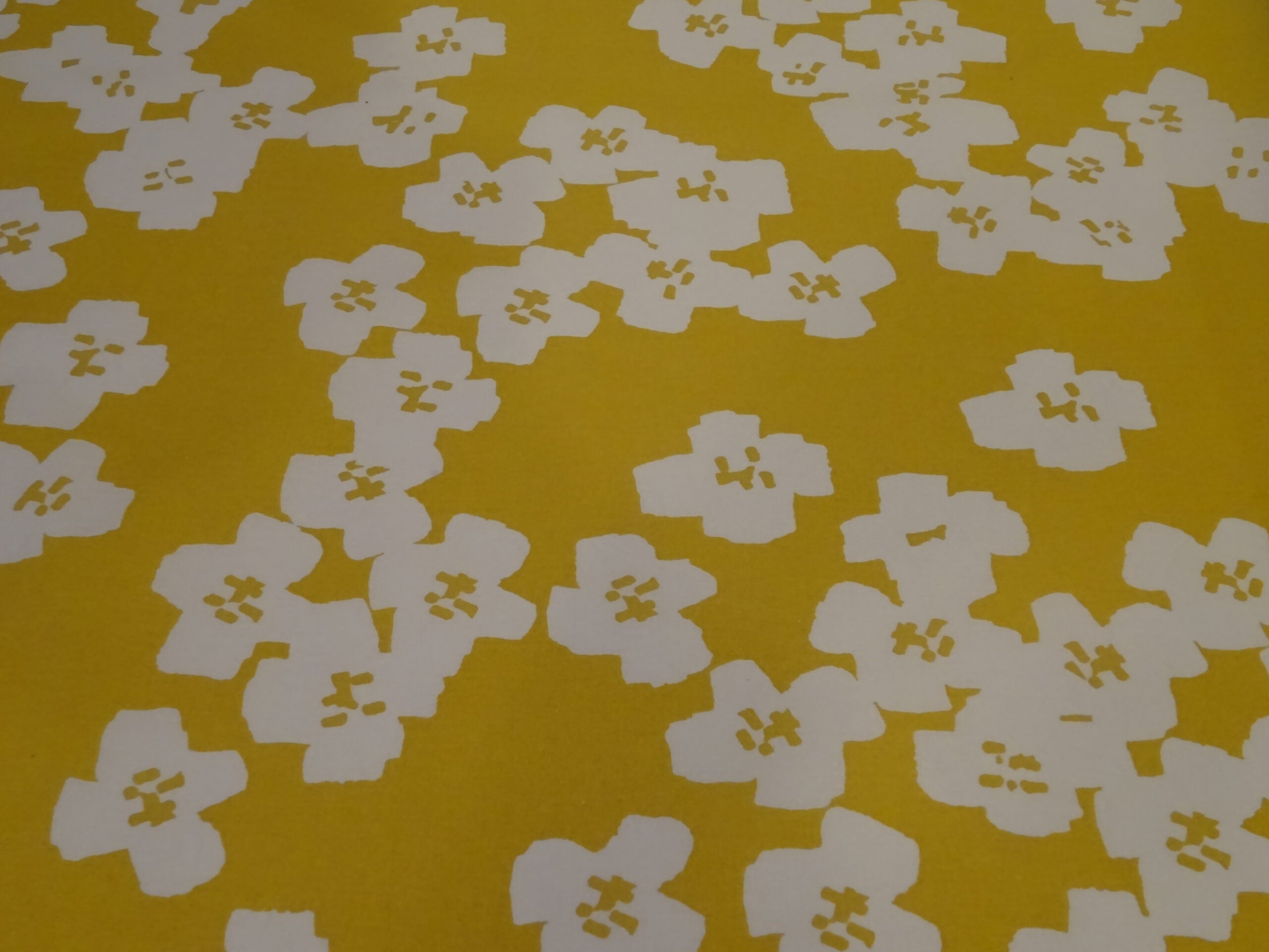 Baumwolle senfgelb mit Blumen (PU beschichtet)