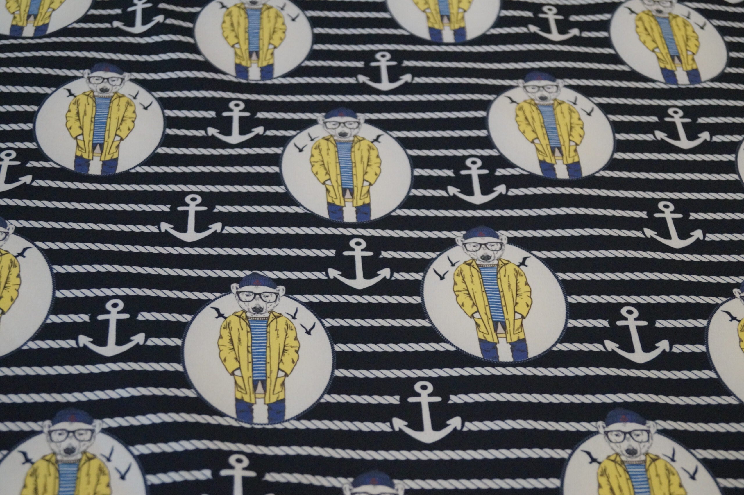 Softshell dunkelblau/weiß gestreift mit Ankern und Hunden