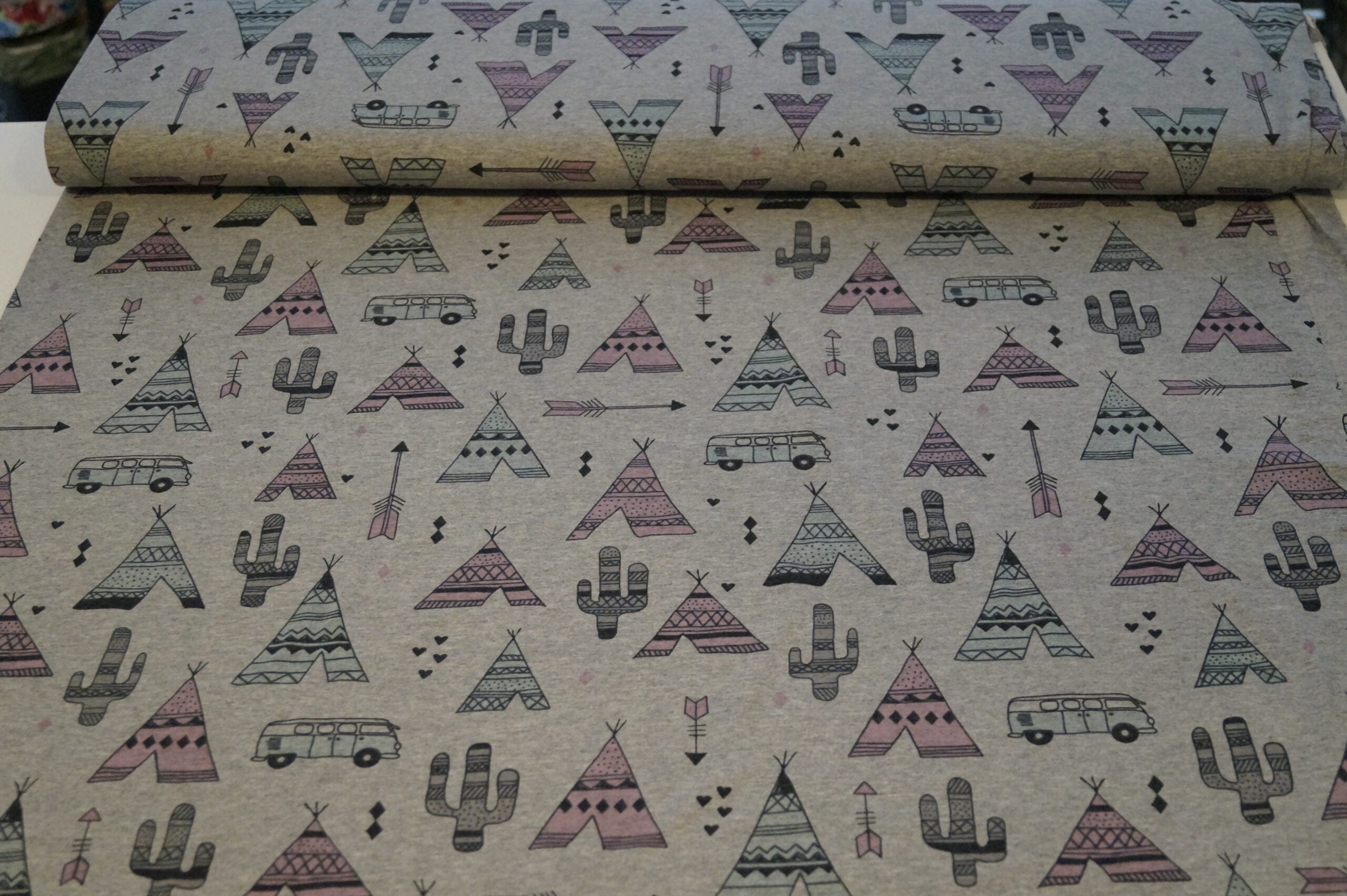 Baumwolljersey grau meliert mit Indianermotiven