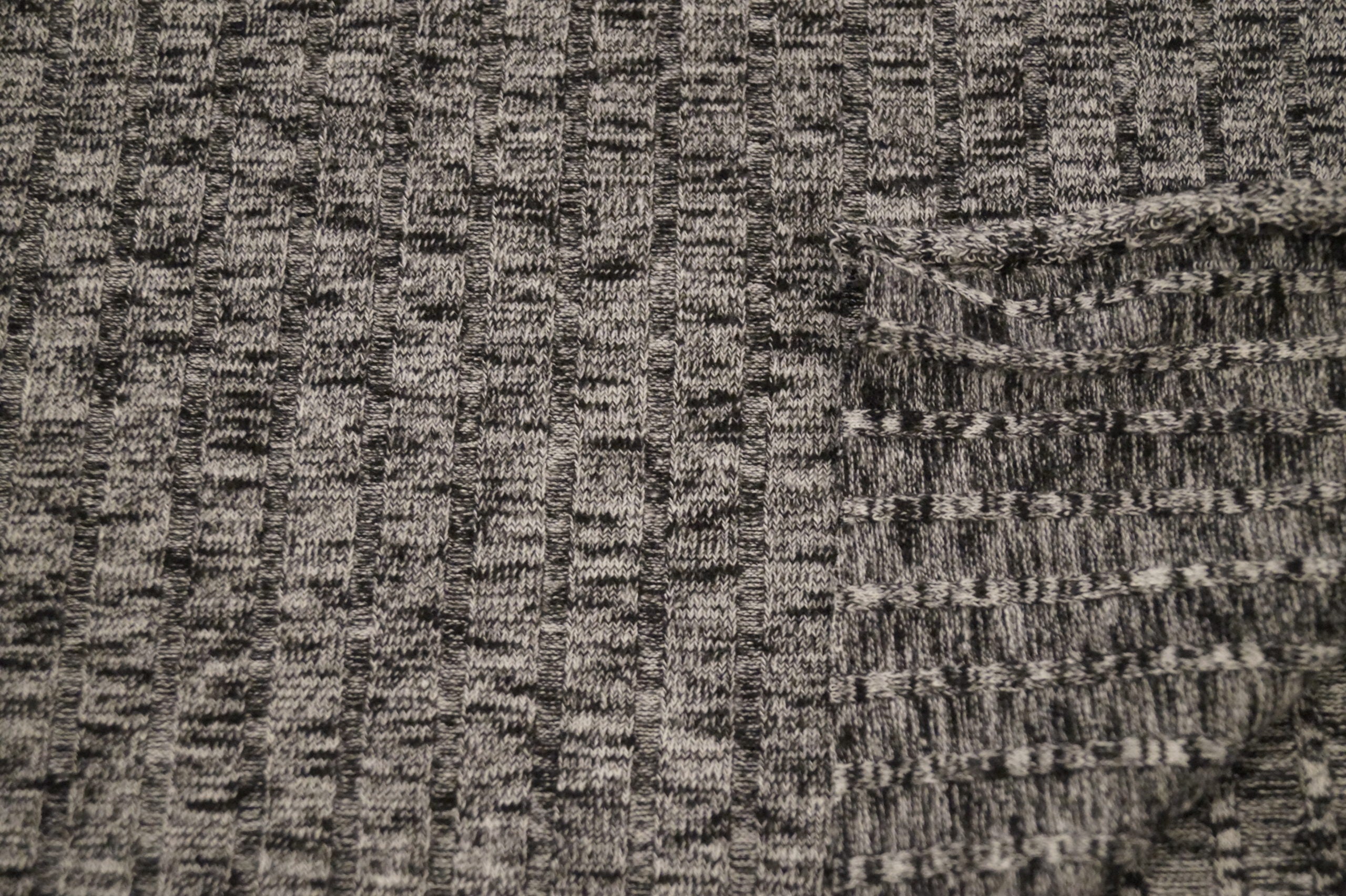 Strickstoff grau meliert