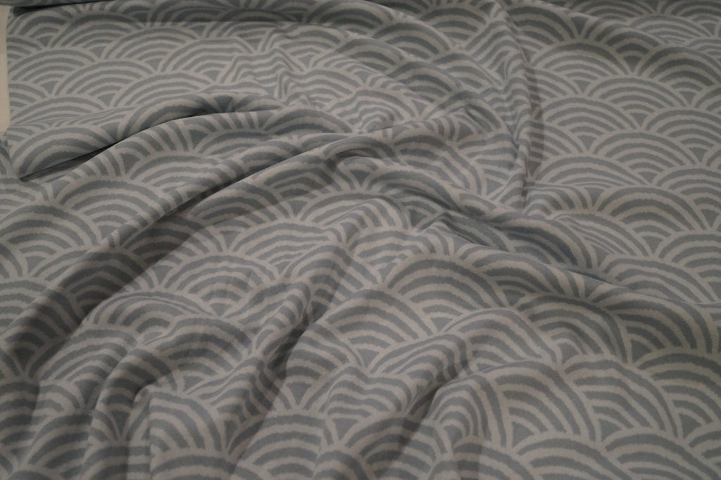 Bio-Jacquard türkis mit Regenbogenformen (GOTS-zertifiziert)