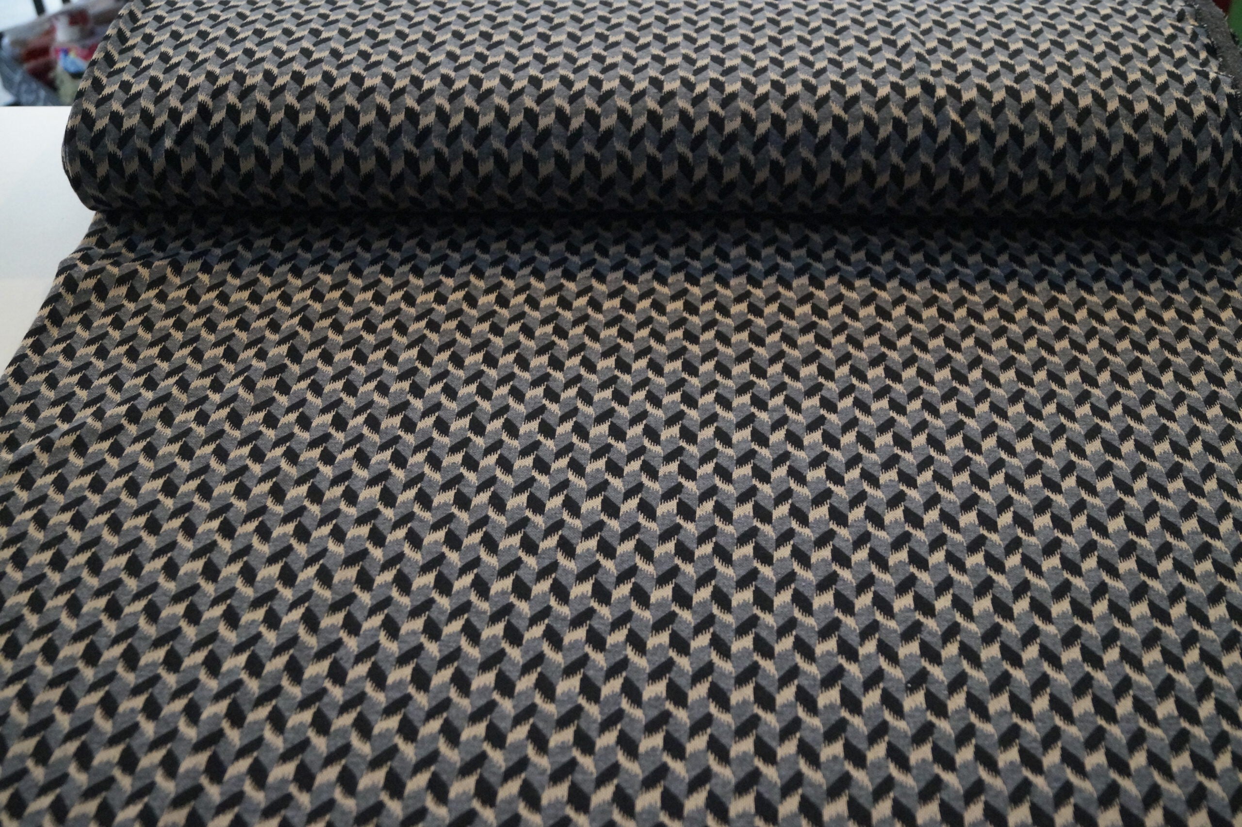 Jacquard-Jersey grau mit Rauten