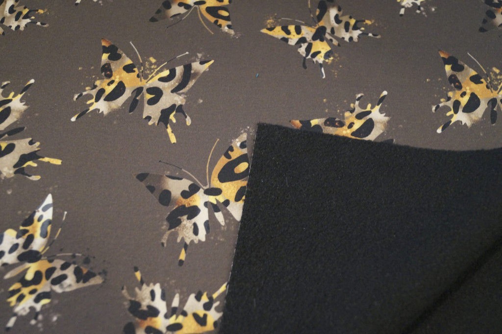 Softshell braun mit Schmetterlingen