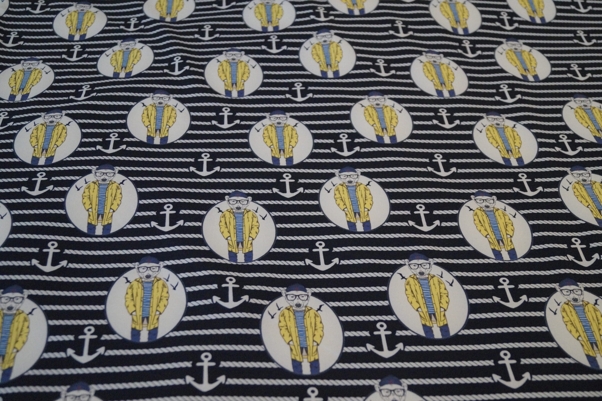 Softshell dunkelblau/weiß gestreift mit Ankern und Hunden