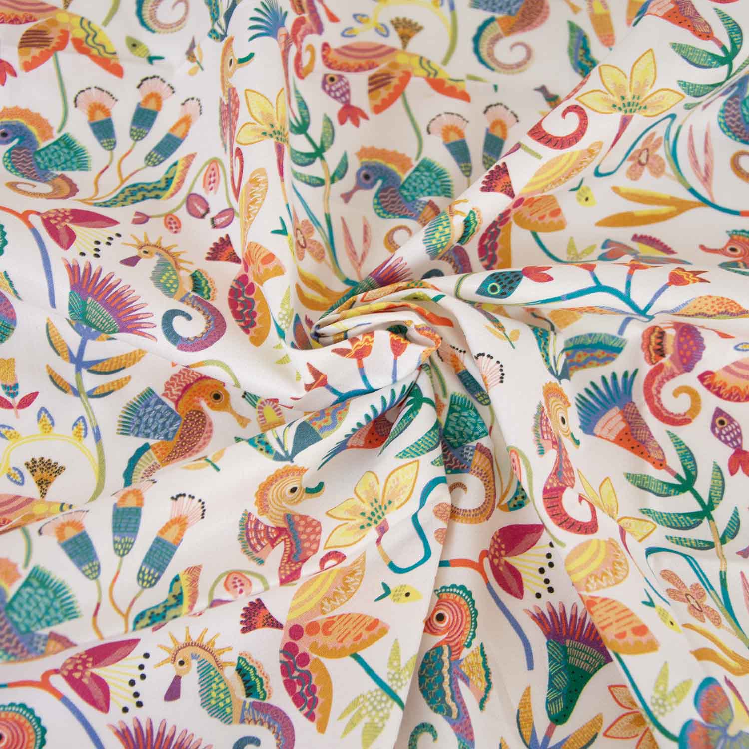 Badestoff weiß mit buntem Meeresleben