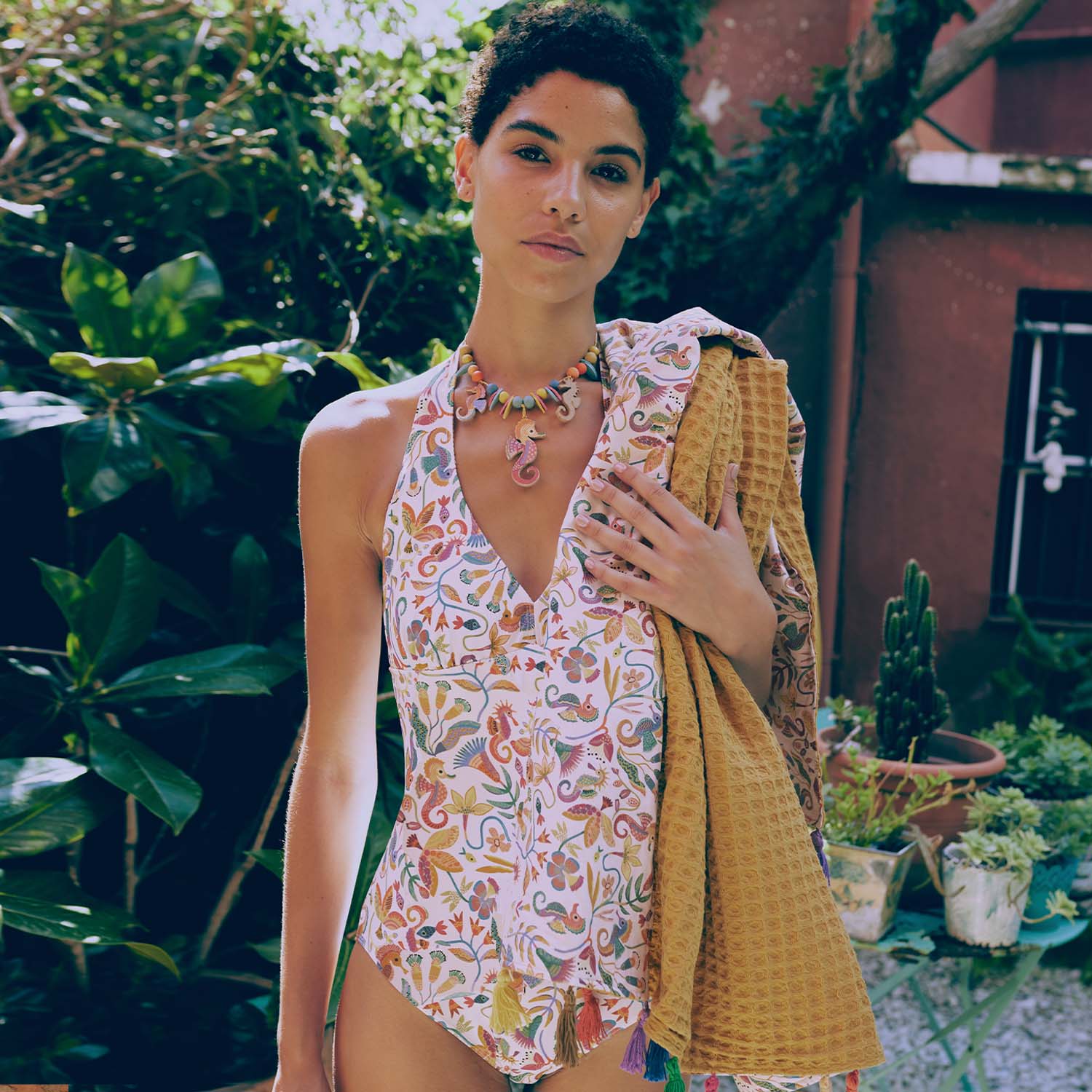 Badestoff weiß mit buntem Meeresleben