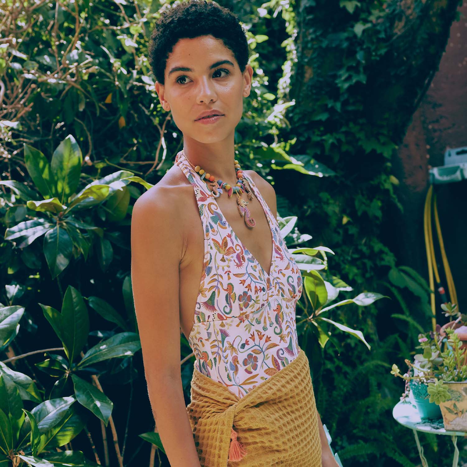 Badestoff weiß mit buntem Meeresleben