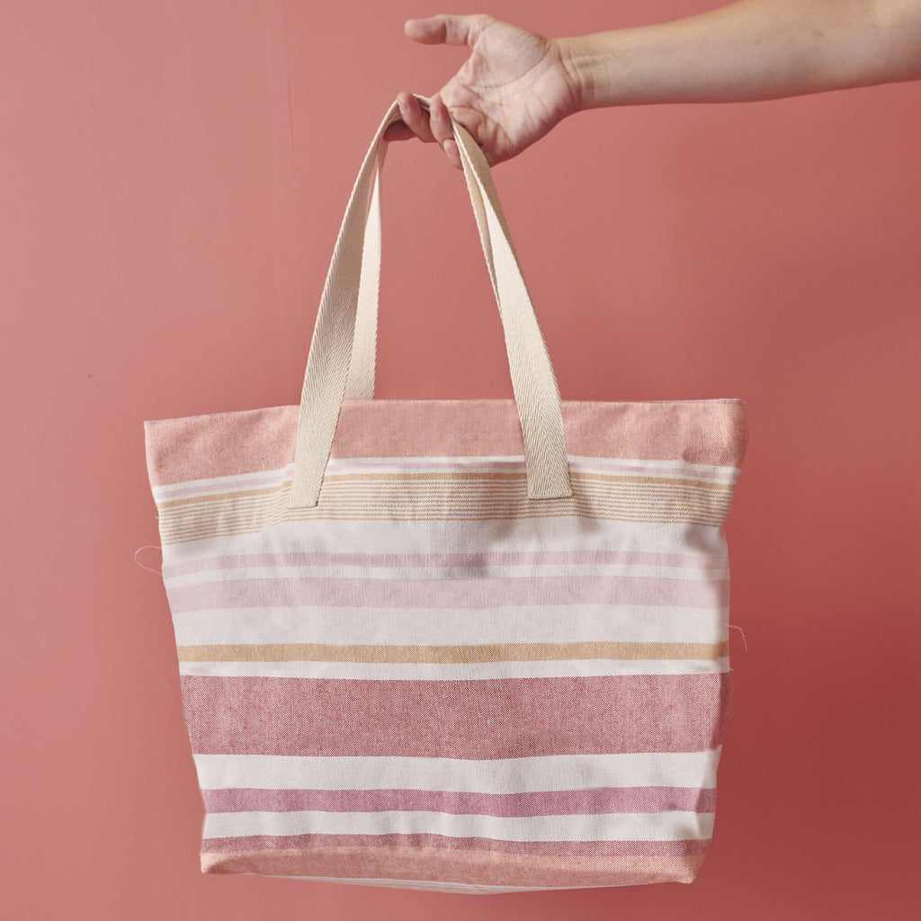 Recycelter Canvas mit roten Streifen