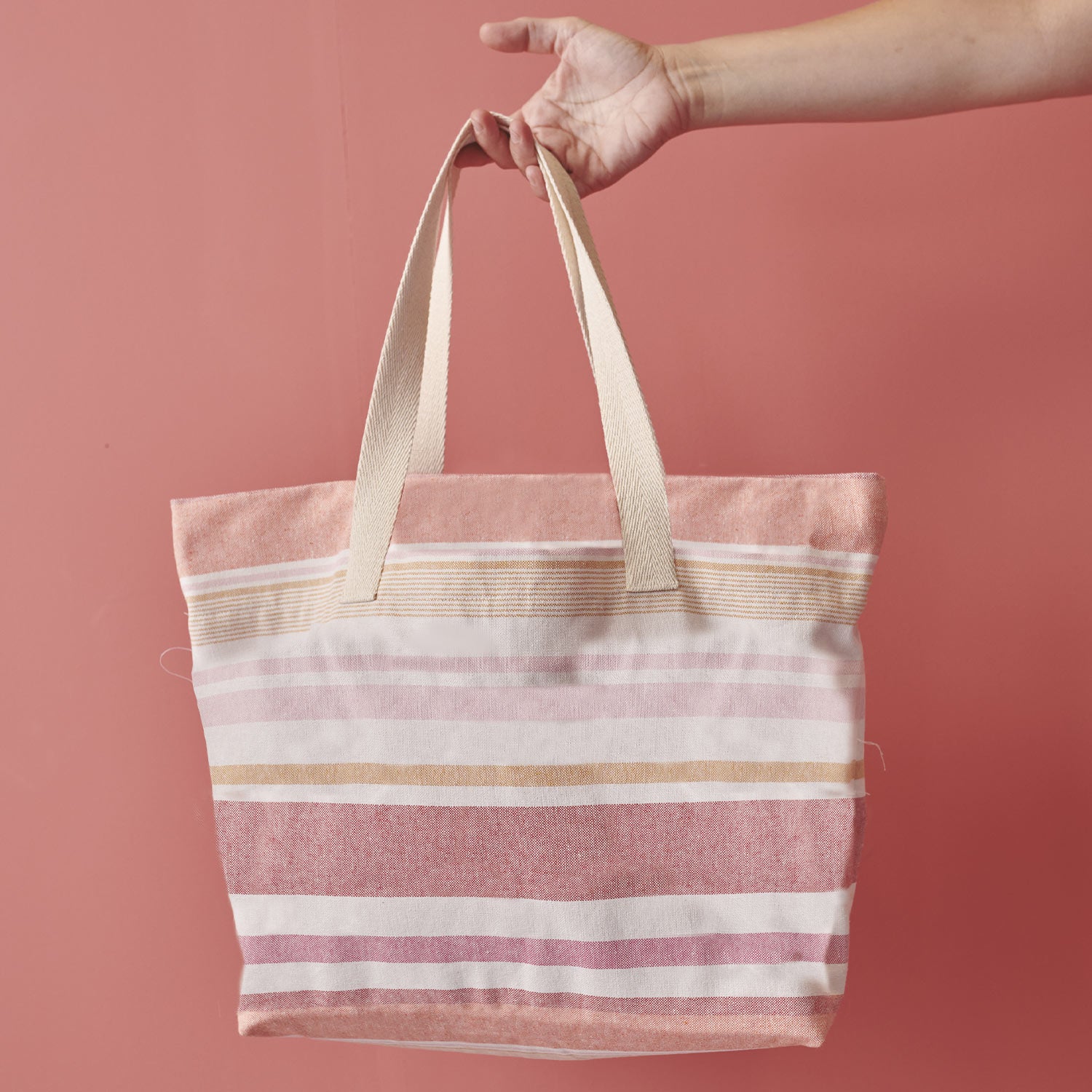 Recycelter Canvas mit roten Streifen