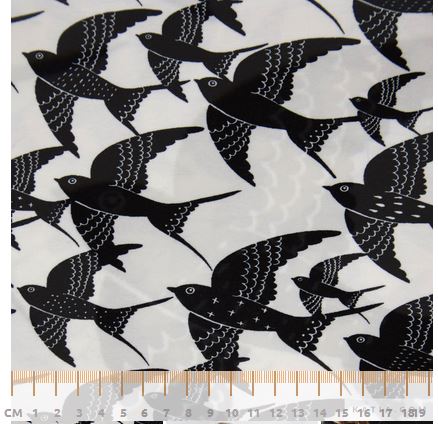 Viskosejersey weiß mit schwarzen Schwalben