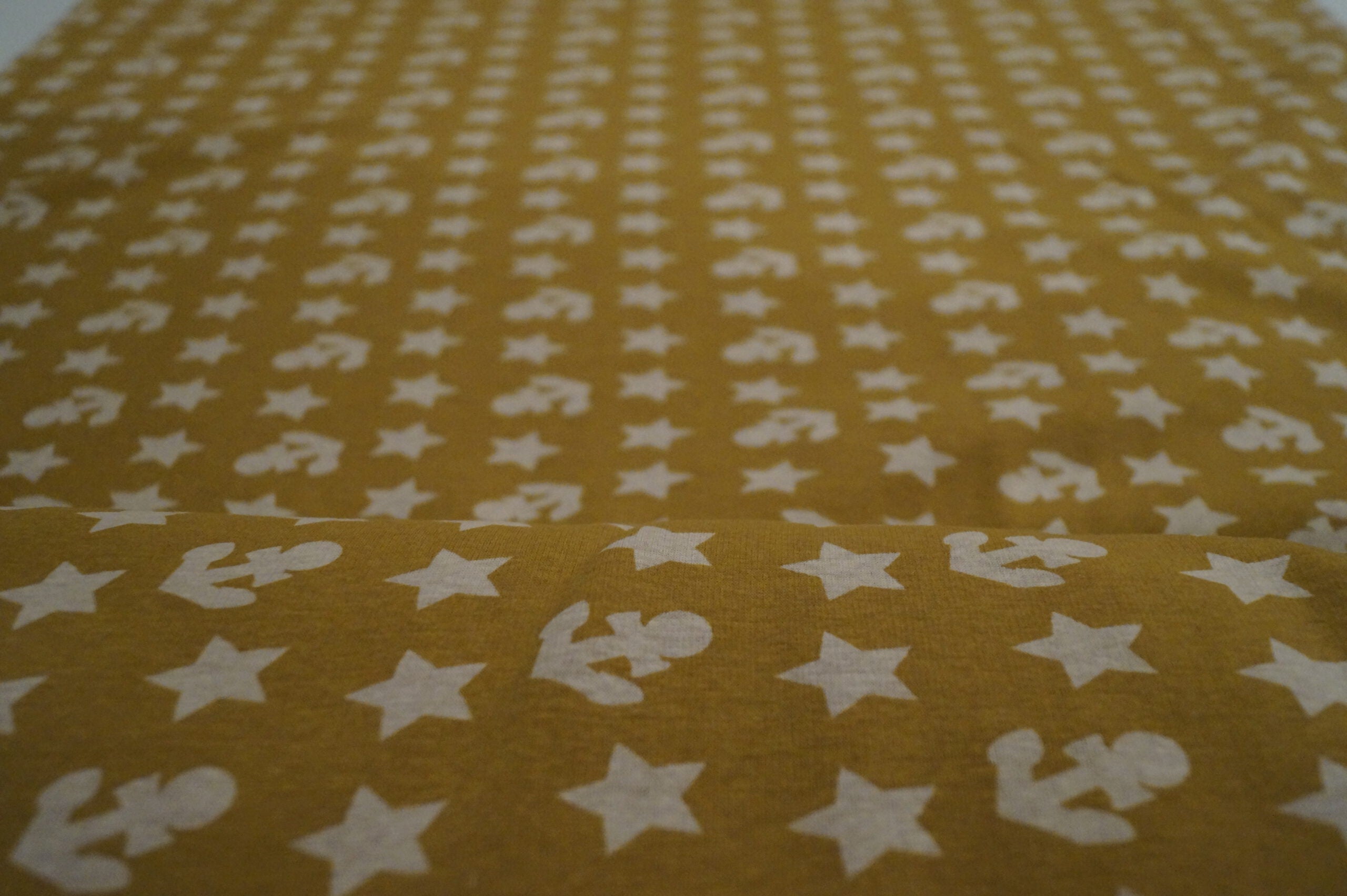 Wintersweat ockerfarben mit Anker und Sternen