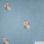 Musselin blau bestickt mit Blumen