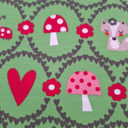 Baumwolljersey hellgrün mit Reh-, Fuchs-, Eulen-, Pilz- und Herzmotiven_Produktgalerie 2