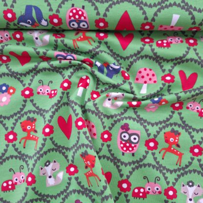Baumwolljersey hellgrün mit Reh-, Fuchs-, Eulen-, Pilz- und Herzmotiven_Produktgalerie 1